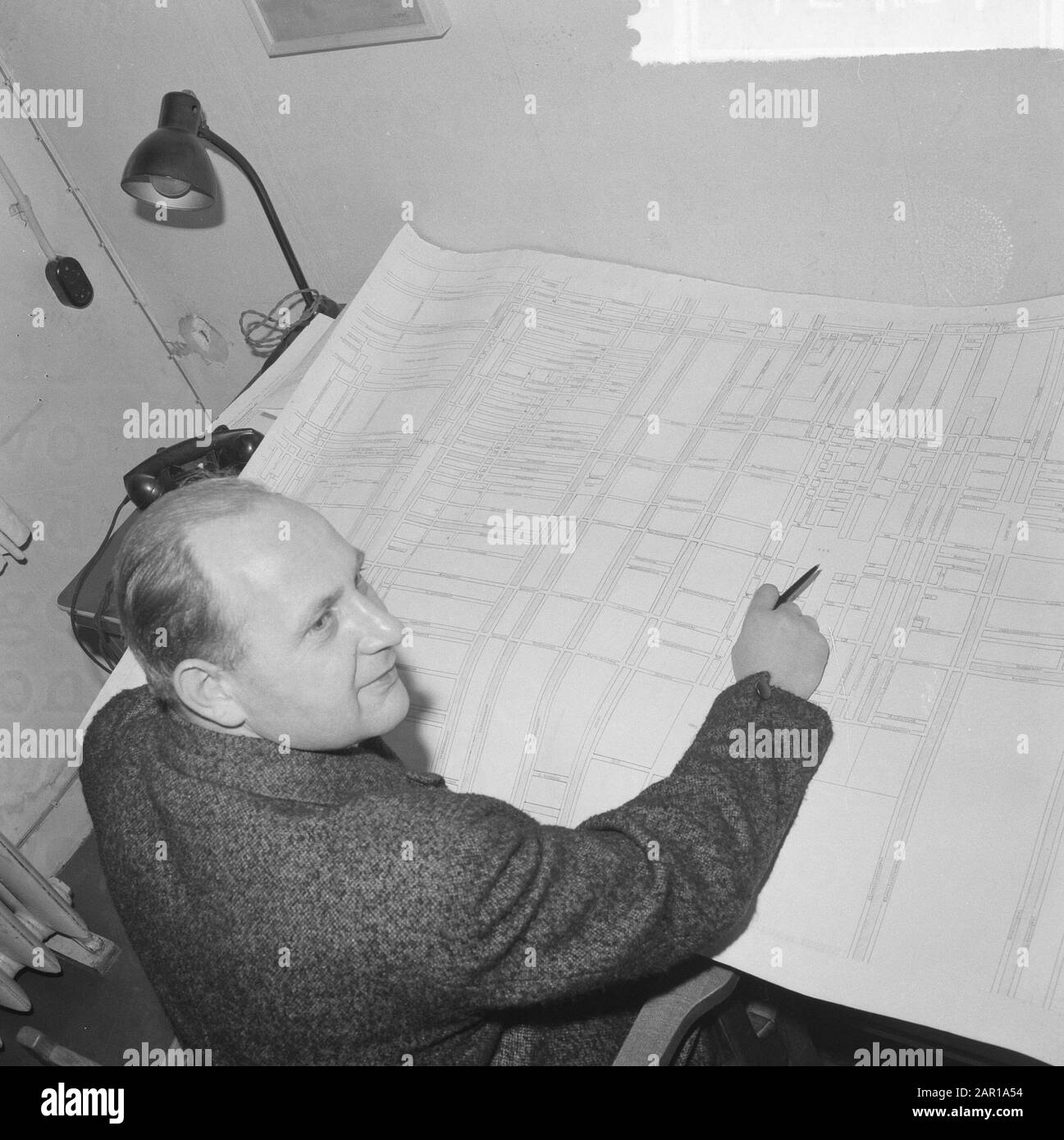 Drs. F. J. Hogendoorn, neues System zur mechanischen Bearbeitung aller Kollisionen Datum: 16. Dezember 1964 Stockfoto