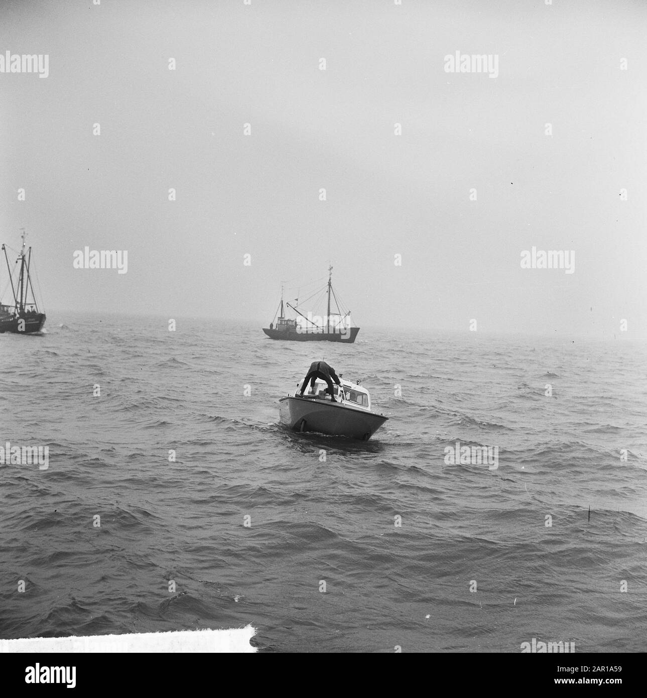 Die REM-Insel, das Boot im offenen Meer Datum: 16. Dezember 1964 Schlagwörter: Boote Institutionenname: REM-Island Stockfoto