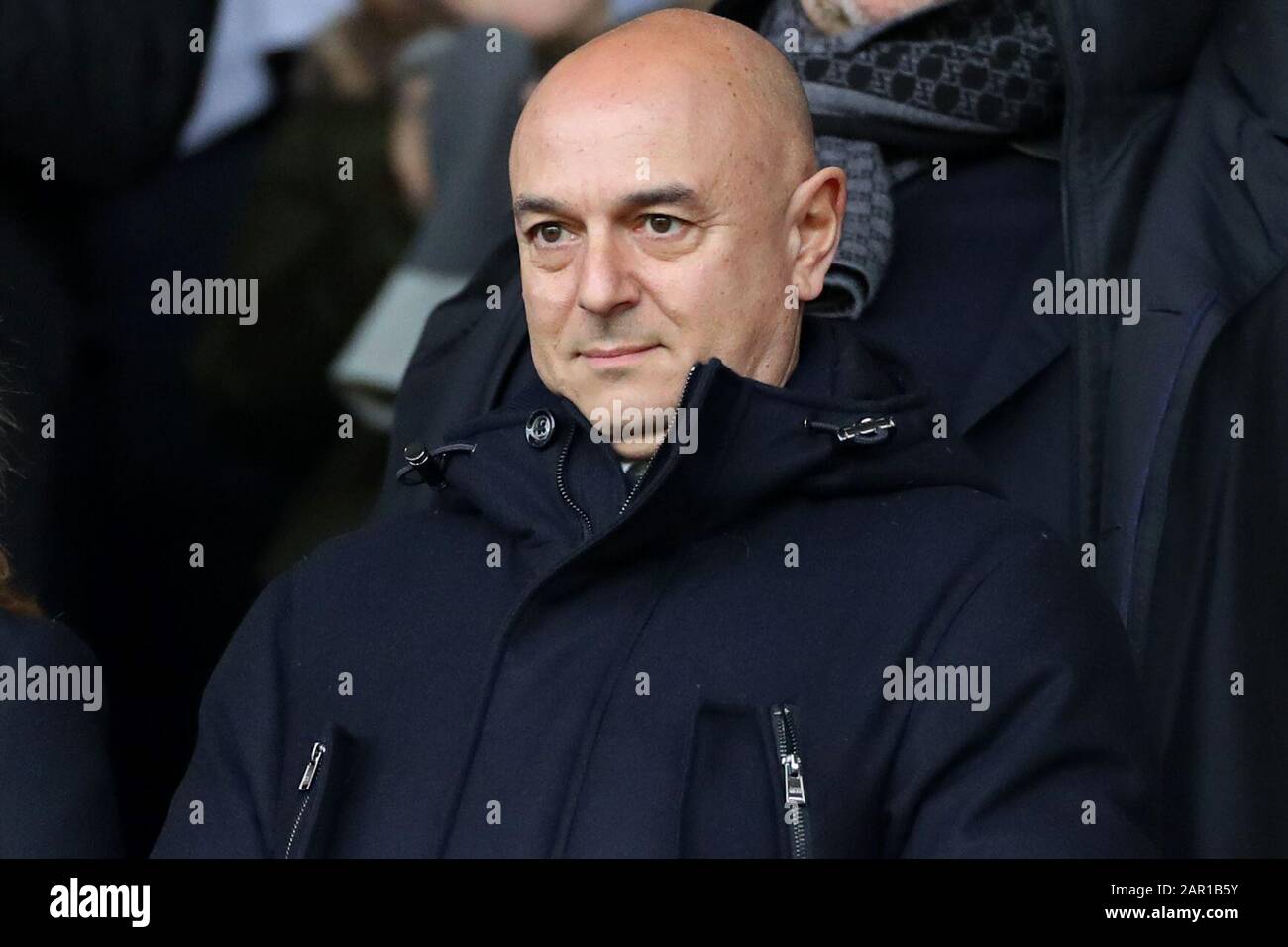 Southampton, ENGLAND - 25. JANUAR Daniel Levy von Tottenham beobachtet am Samstag, den 25. Januar 2020, während des FA-Cup-Spiels zwischen Southampton und Tottenham Hotspur im St Mary's Stadium, Southampton von der Tribüne. (Kredit: Jon Bromley / MI News) Foto darf nur für redaktionelle Zwecke in Zeitungen und/oder Zeitschriften verwendet werden, Lizenz für kommerzielle Nutzung erforderlich Credit: MI News & Sport /Alamy Live News Stockfoto