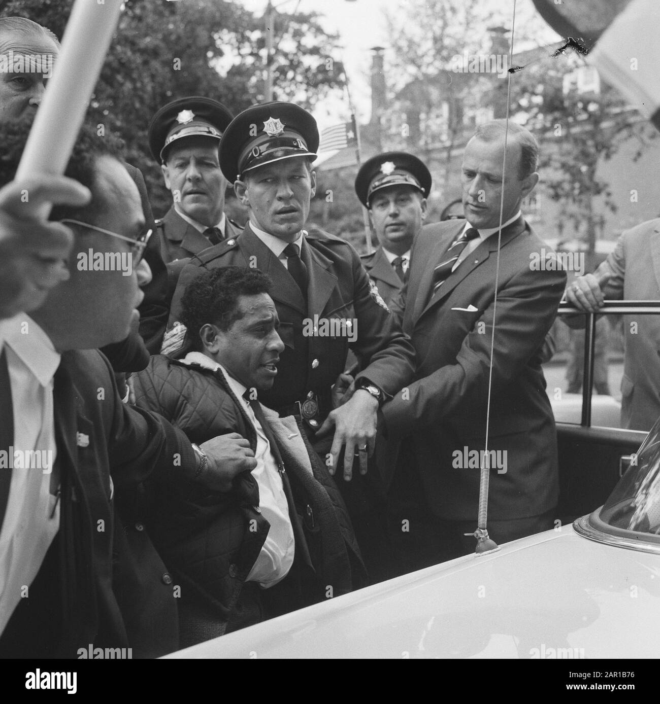 Papua demonstriert in den Haag, Papua mit Bannerdatum: 23. August 1965 Ort: Den Haag, Süd-Holland Schlüsselwörter: SPANCHARES, Demonstrationen persönlicher Name: Papua Stockfoto