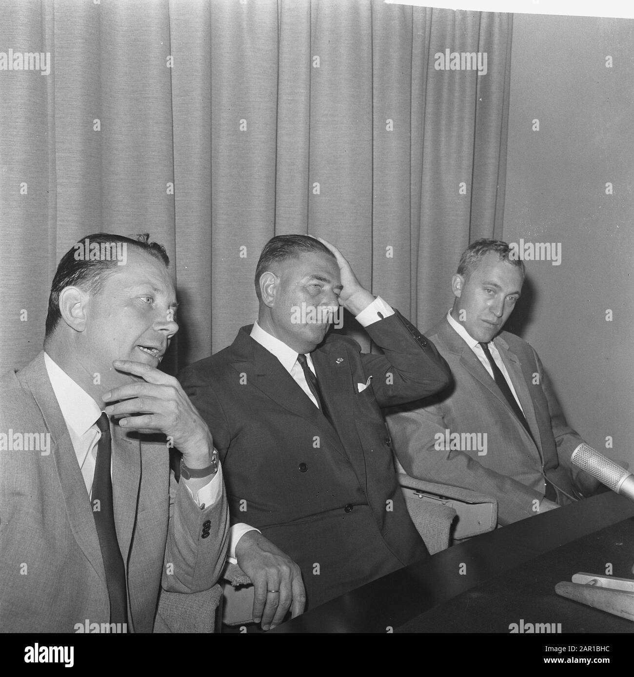 Verolme zurück aus Indonesien, v.l. A. Rich, Verolme Schwenke Datum: 26. August 1965 Ort: Indonesien Stichwörter: Ankunft persönlicher Name: A. Rich, Schwenke Institutionenname: Verolme Stockfoto