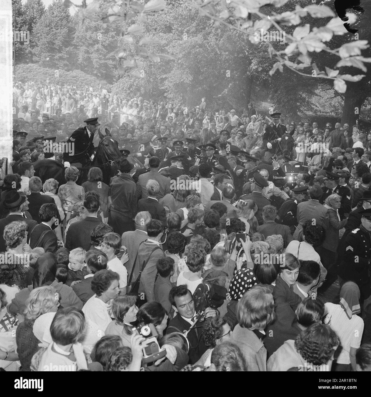 Engagement Prinzessin Beatrix, voll unterwegs Datum: 28. Juni 1965 Schlüsselwörter: Engagement persönlicher Name: Beatrix, Prinzessin Stockfoto