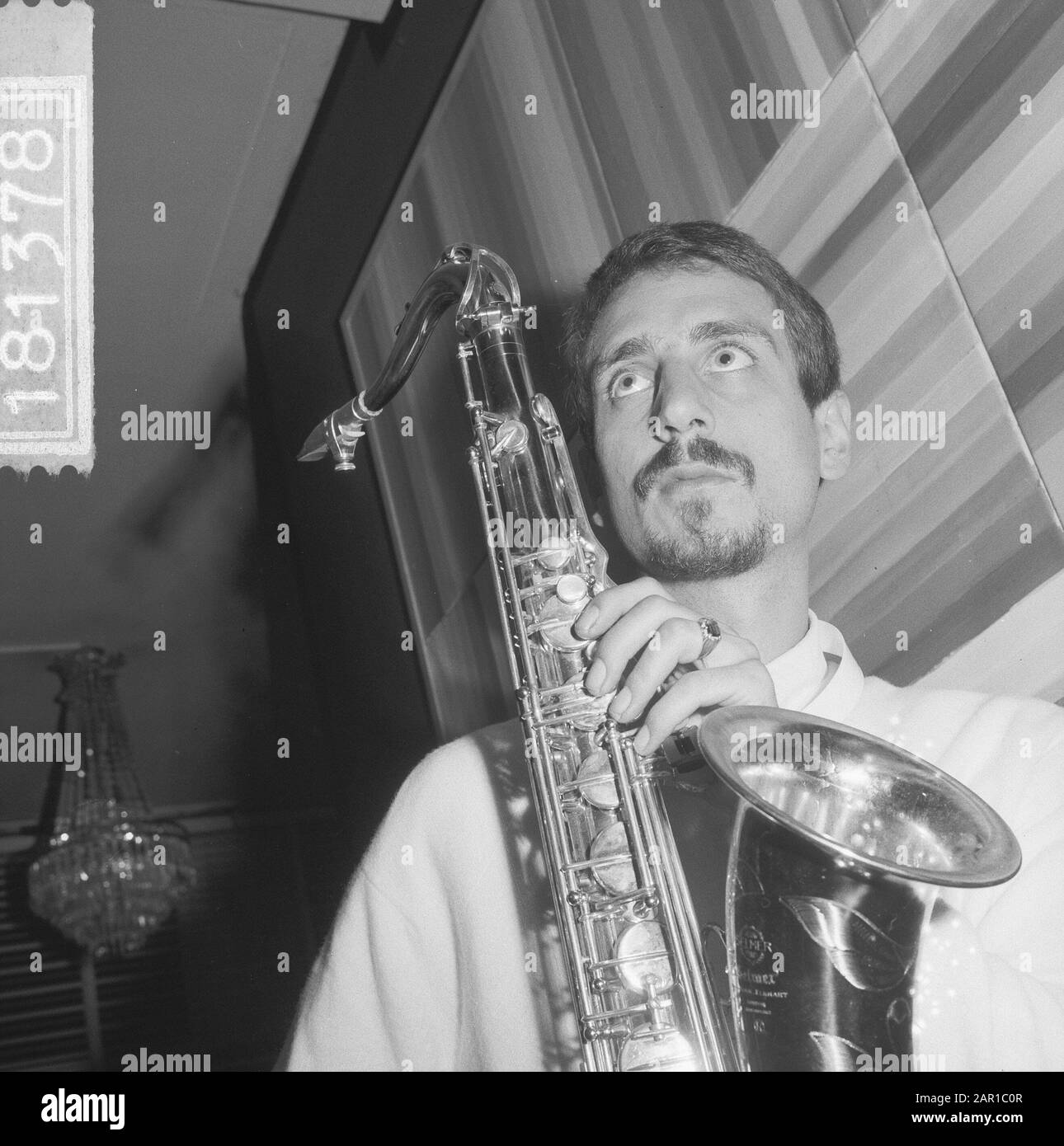 Piet Kuiters, Wilhelmus in Free Jazzy Datum: 3. September 1965 Schlagwörter: Saxophonisten Institutionenname: Wilhelmus Stockfoto