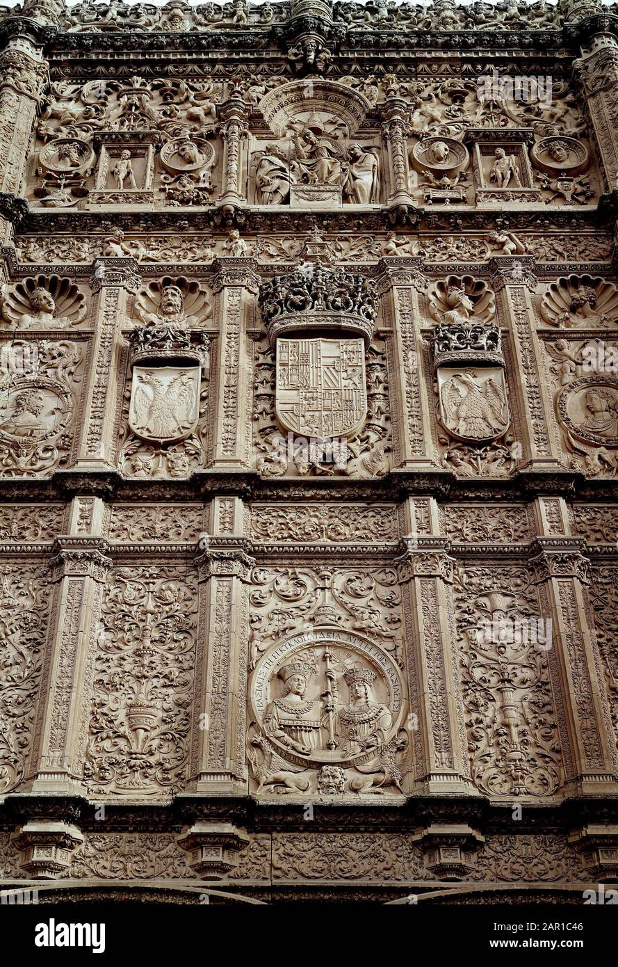 FACHADA DE LA UNIVERSIDAD - 1553 - ARQUITECTURA PLATERESCA. Ort: Universidad. SPANIEN. Katholische Monarchen. FERDINAND II. VON ARAGON. FERNANDO EL CATOLICO. VON KASTILIEN-ISELLA I. Stockfoto