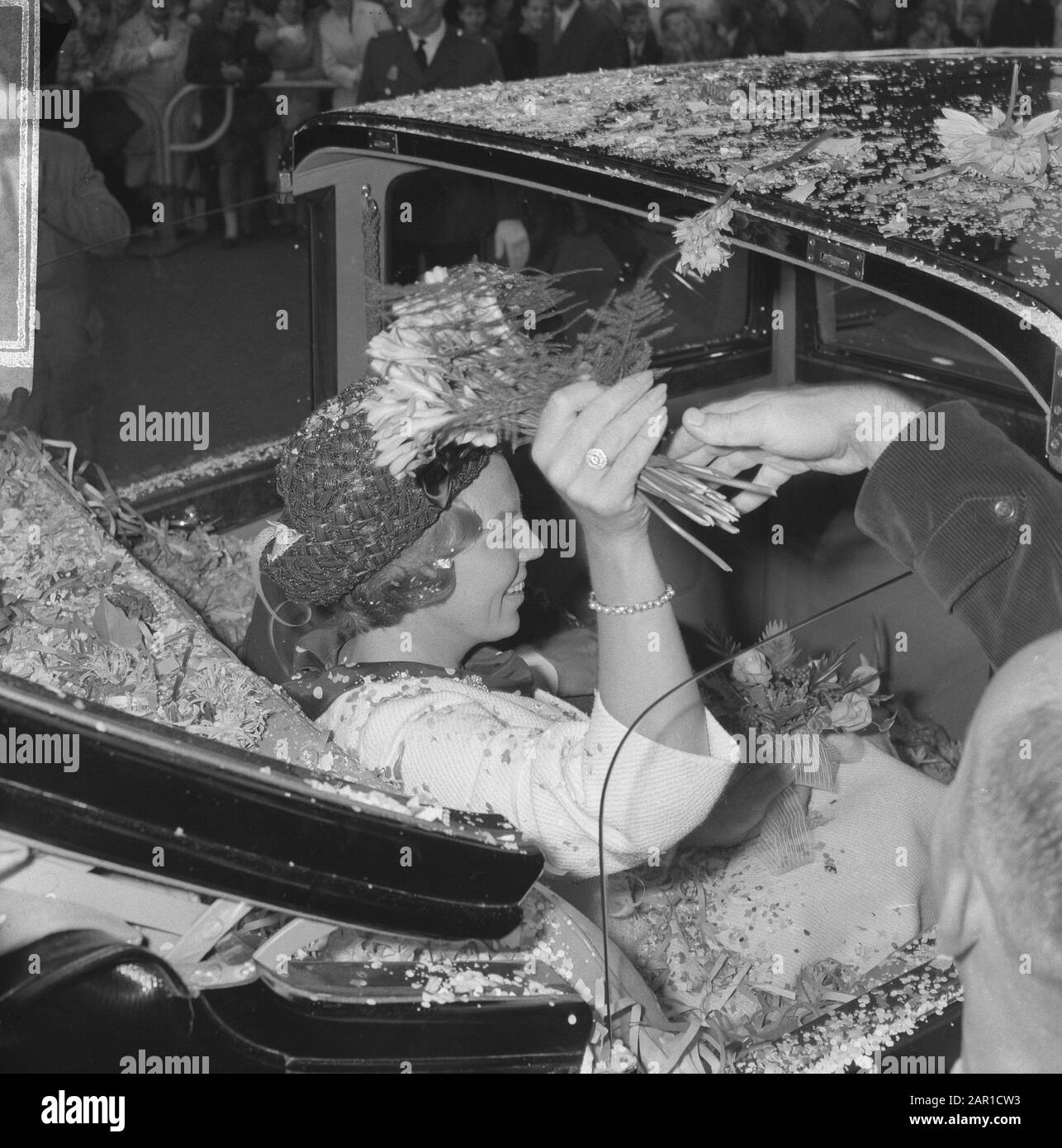 Prinzessin Beatrix und Claus besuchten während der Tour die Stadt und Prinzessin Beatrix am 13. September 1965 Ort: Utrechter Schlüsselwörter: Reittouren, Besuche persönlicher Name: Beatrix, Prinzessin, Claus, Prinz Stockfoto