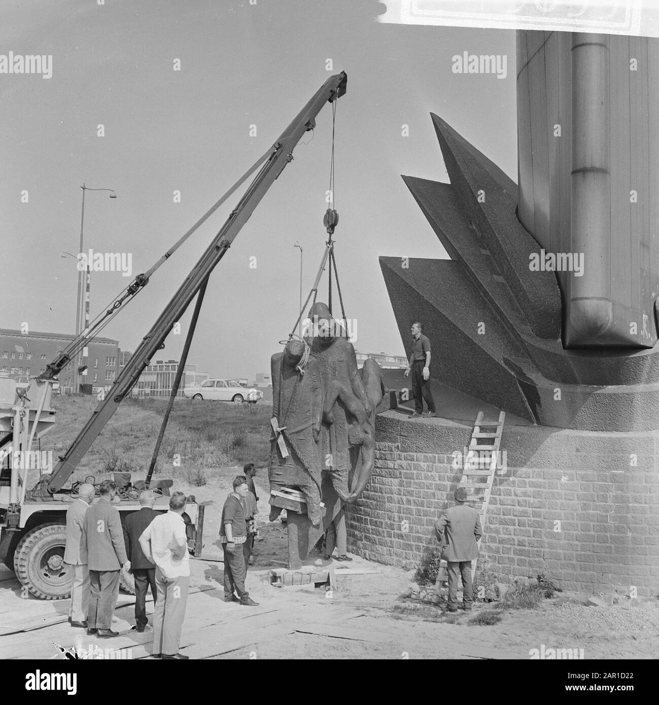 Orte der Bildhauergruppe am "de Boeg" de Merchant Marinemalerei in Rotterdam Datum: 15. Juli 1965 Standort: Rotterdam, Zuid-Holland Schlüsselwörter: Skulpturen Stockfoto