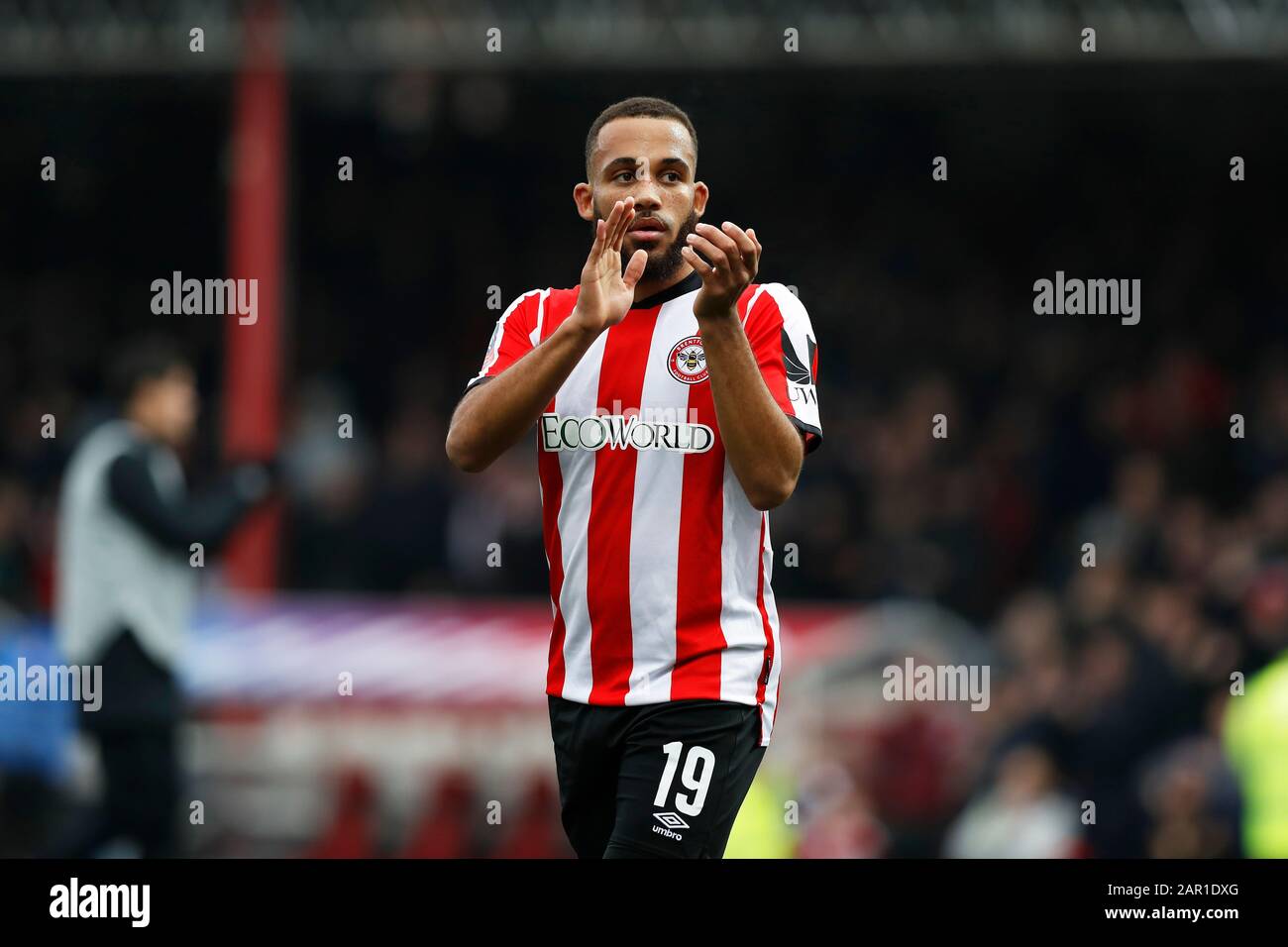 Griffin Park, London, Großbritannien. Januar 2020. English FA Cup Football, Brentford FC gegen Leicester City; Bryan Mbeumo von Brentford - Ausschließlich redaktionelle Verwendung. Keine Verwendung mit nicht autorisierten Audio-, Video-, Daten-, Regallisten-, Club-/Liga-Logos oder Live-Diensten. Die Online-Nutzung ist auf 120 Bilder beschränkt, keine Videoemulation. Keine Verwendung bei Wetten, Spielen oder Einzelspielen/Liga-/Spielerveröffentlichungen Credit: Action Plus Sports/Alamy Live News Stockfoto