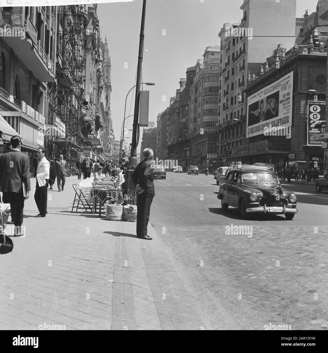 Spanien, Madrid, Avenue Jose Antonio Datum: 27. Juli 1965 Ort: Madrid Schlüsselwörter: Städte persönlicher Name: Avenue jose antonio Stockfoto