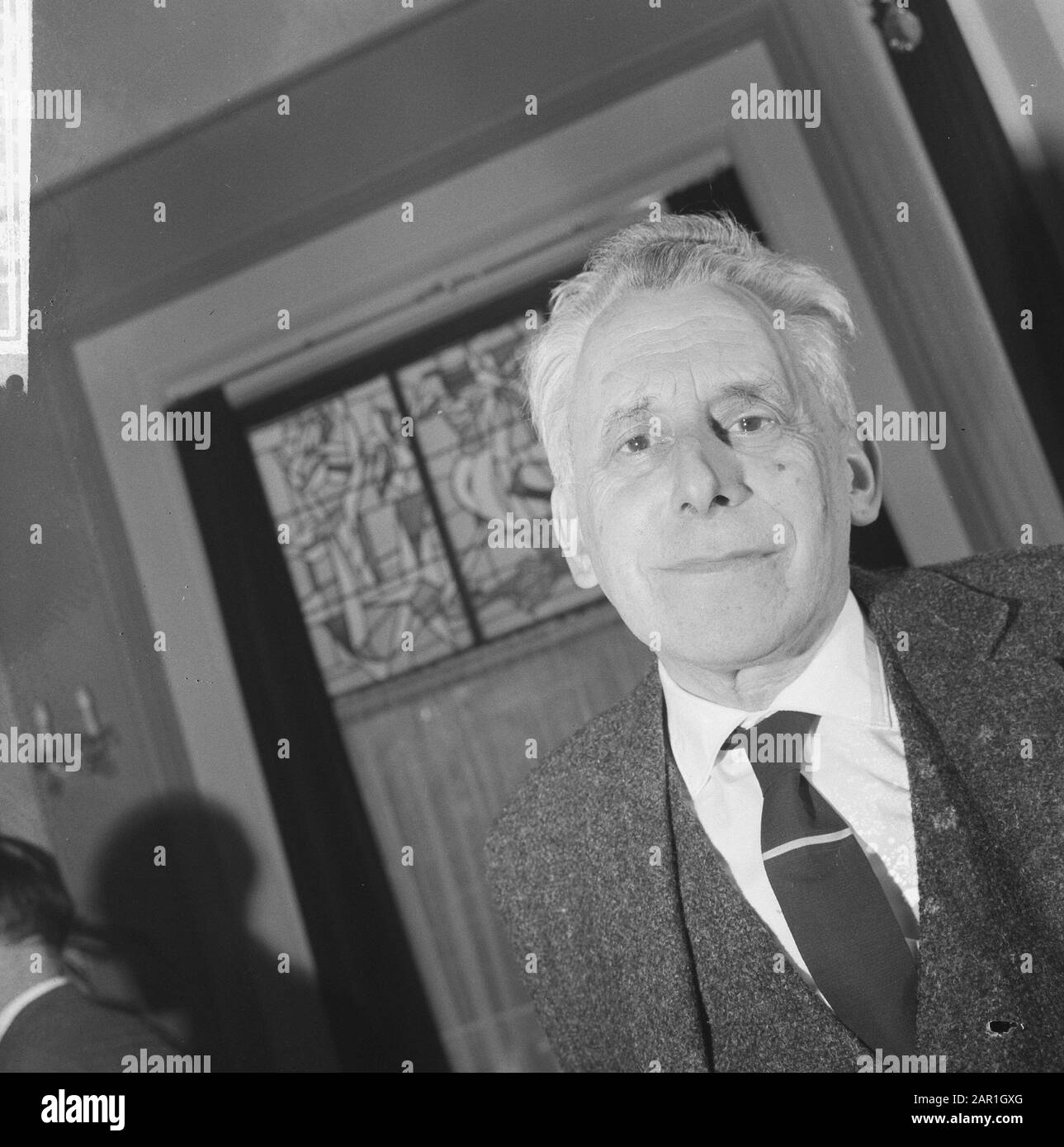 Glückstelegramm von Prinzessin Beatrix für die Stiftung öffentliches Kunstbezit, das seit 1957 eine Reihe von Kunstprogrammen für das Radio zur Erklärung der visuellen Kunst in niederländischen Museen macht Johannes Gustaaf Wertheim, Bildhauer und Gründer der Stiftung öffentliche Kunst Eigentum Datum: 22. November 1965 Stichworte: Bildende Künstler, Kunst, Medien, Porträts, Radioperson: Wertheim, Johannes Gustaaf Stockfoto