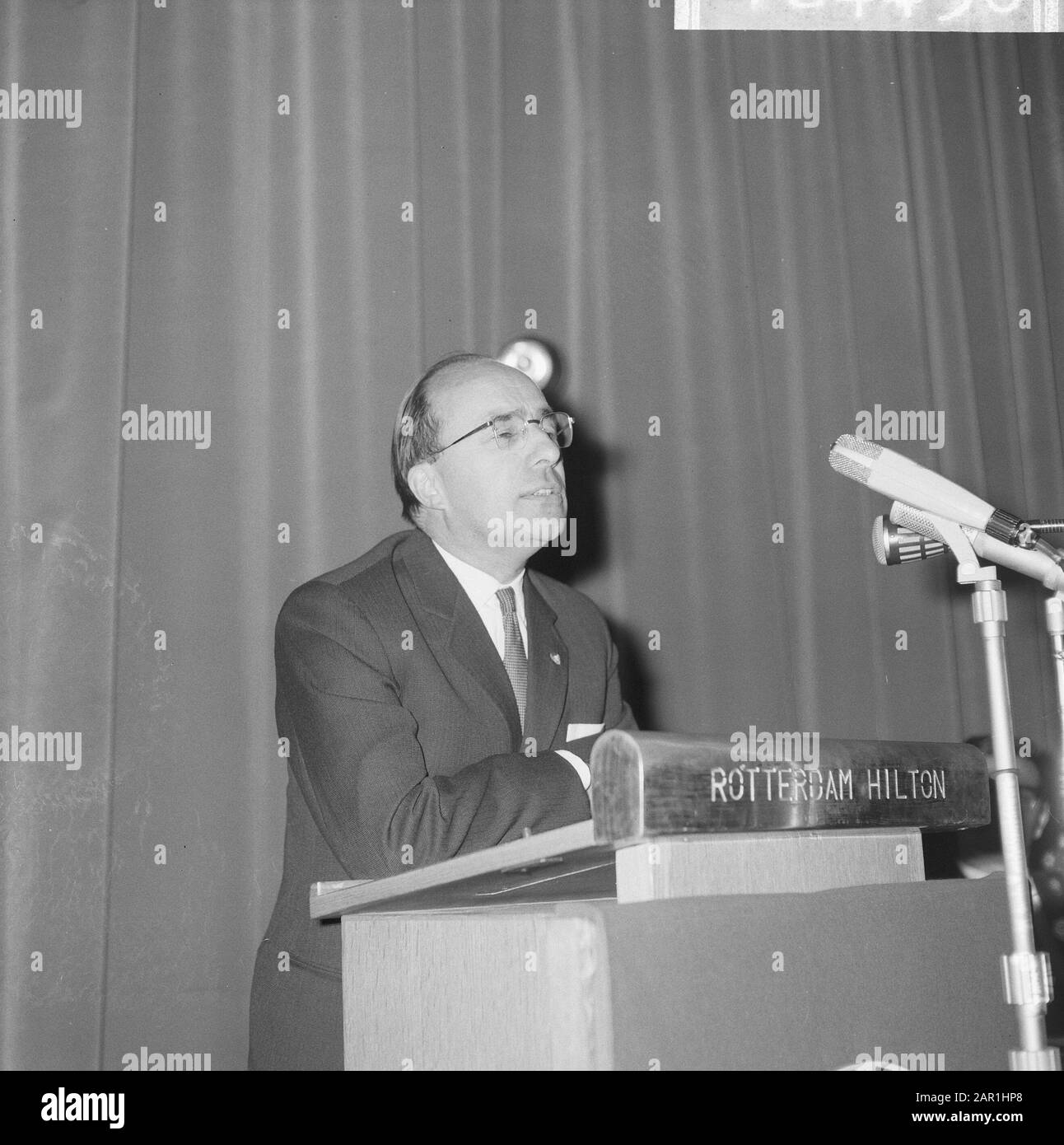 Außergewöhnlicher Kongress der Europäischen Bewegung in Rotterdam Premierminister Cals während einer Rede Datum: 13. November 1965 Ort: Rotterdam, Südholland Schlüsselwörter: Europäische Einigung, Konferenzen , internationale Organisationen, Premierminister, Porträts, Reden persönlicher Name: CALs, Jo Stockfoto