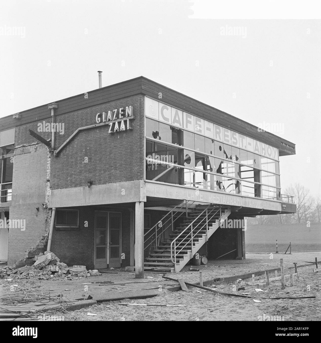Abbrucharbeiten am Ahoy-Komplex in Rotterdam Datum: 1. Februar 1966 Standort: Rotterdam, Zuid-Holland Schlüsselwörter: Abbrucharbeiten Institutionenname: Ahoy Stockfoto