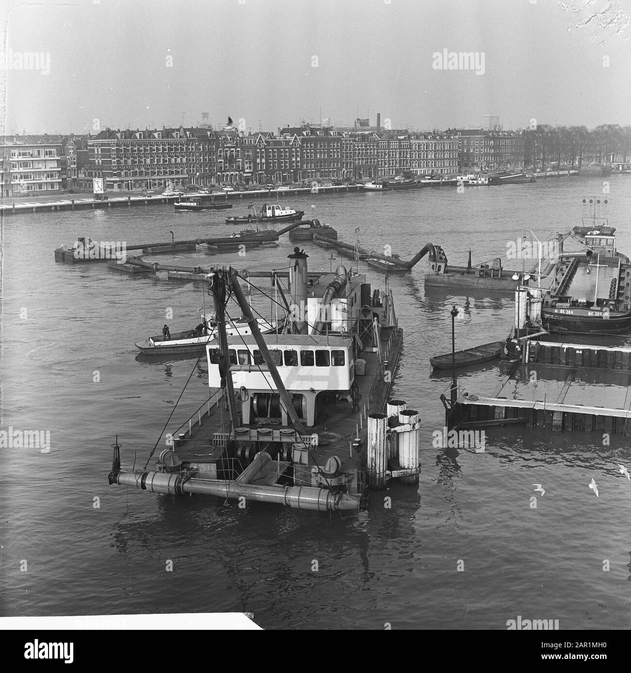 Arbeiten am Leck in der Metro in Rotterdam, Überblick über das Arbeitsdatum: 16. Februar 1966 Standort: Rotterdam, Zuid-Holland Schlüsselwörter: Arbeit, Metros, Übersichten Stockfoto