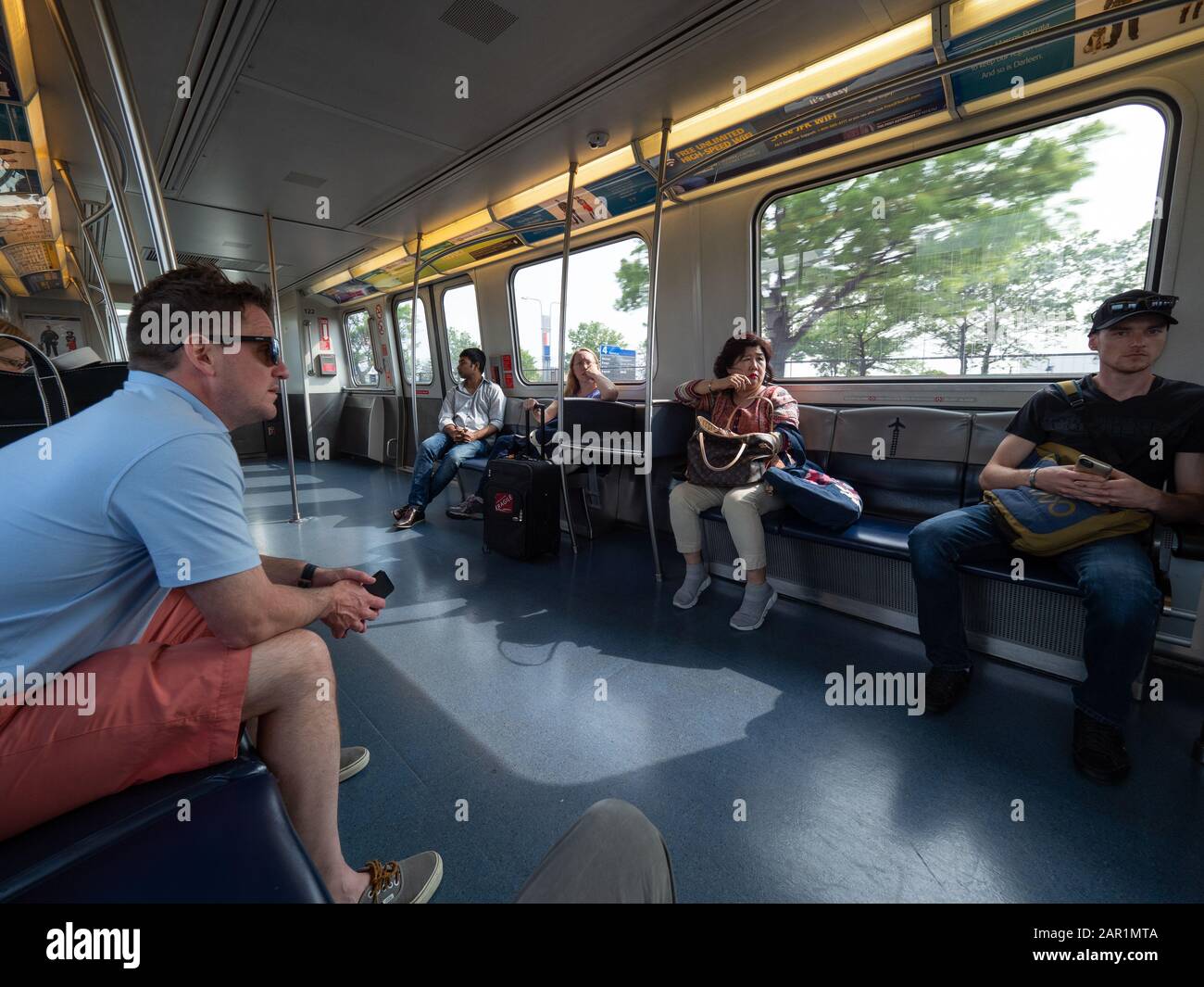 New York, USA - 2. Juni 2019: Aufnahme im Airtrain von JFK zum Bahnhof Jamaika. Stockfoto