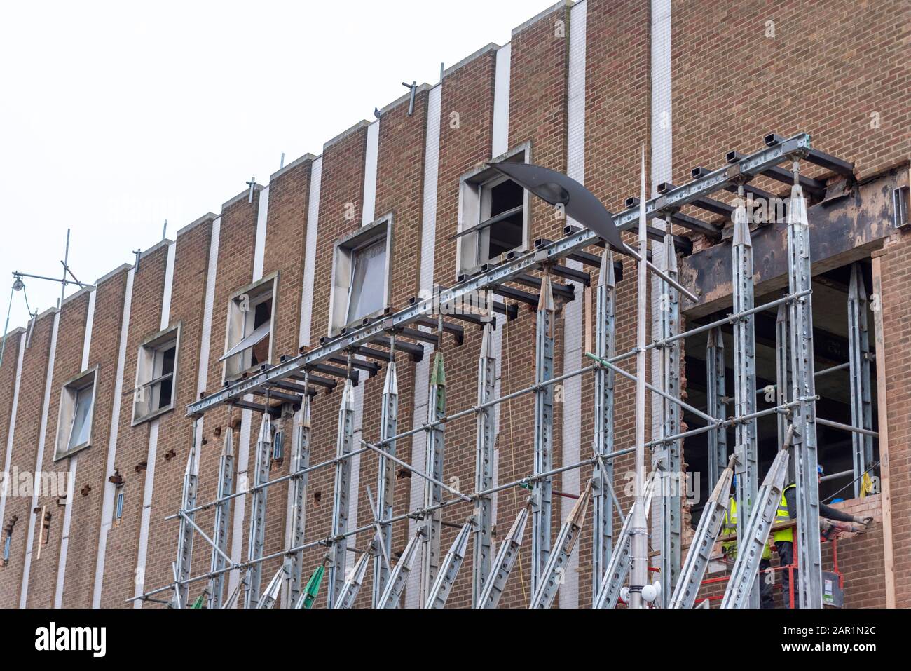 Entwicklung des ehemaligen BHS, British Homes Store, British Home Stores Building in High Street, Southend on Sea, Essex, im Gange. Zu Primark Stockfoto