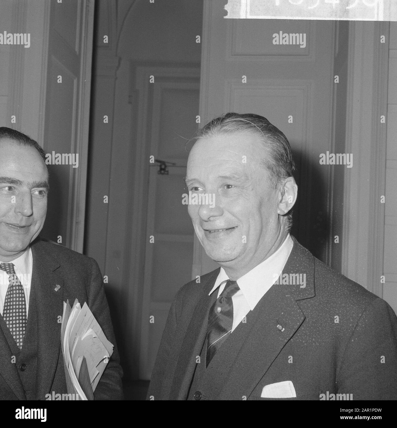 Minister des belgischen Kabinetts J. van Offelen (PVV) (?), Minister für Justiz und französische Kultur P. Wigny (CVP) Datum: 22. März 1966 Schlüsselwörter: Kabinette, Minister Personenname: J. van Offelen, P. Wigny Stockfoto