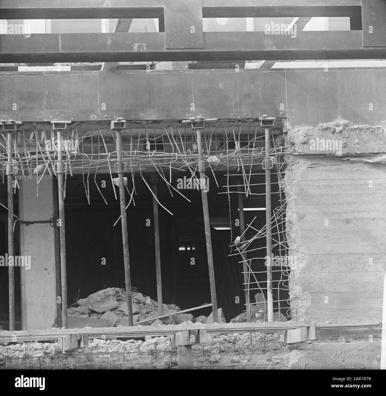 Aktivitäten Centraal U-Bahnhof Rotterdam Datum: 5. april 1966 Standort: Rotterdam, Zuid-Holland Schlüsselwörter: Arbeit, U-Bahnen, Stationen Stockfoto