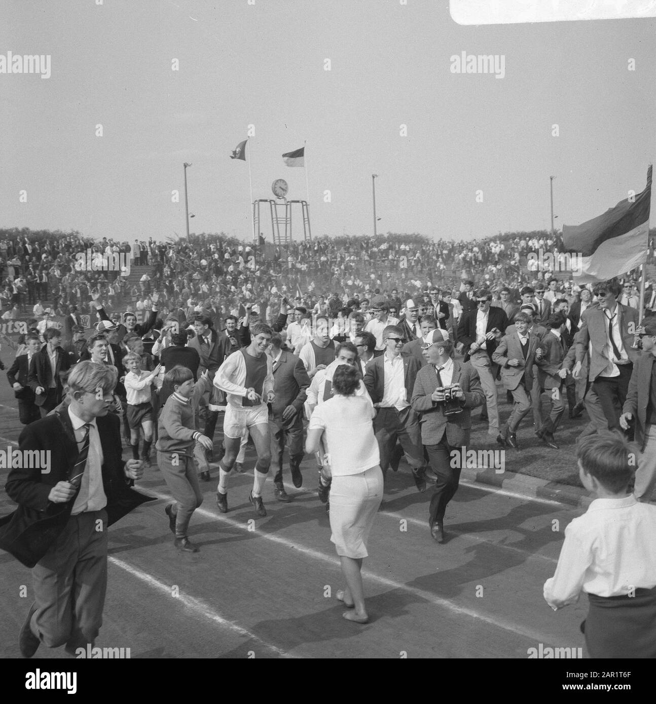 FC Twente gegen Ajax 0-2 Datum: 15. Mai 1966 Schlagwörter: Sport, Name der Fußballeinrichtung: FC Twente Stockfoto