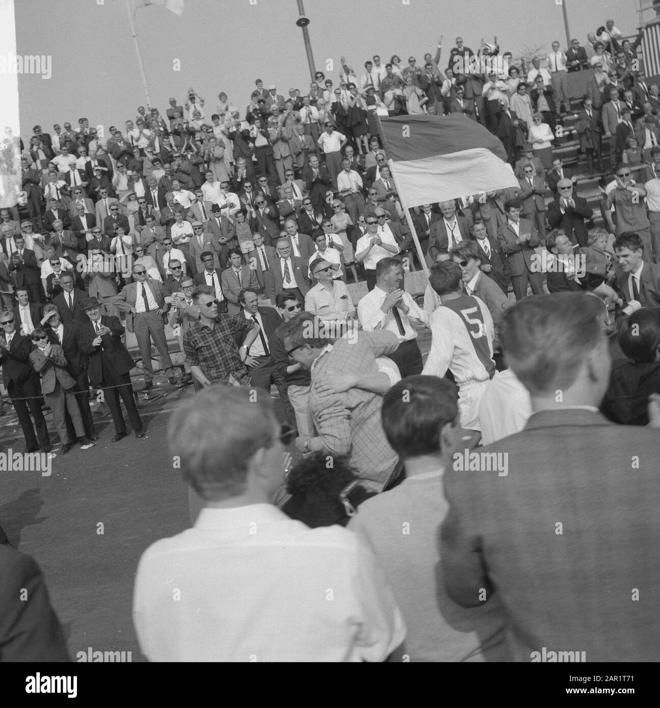 FC Twente gegen Ajax 0-2 Datum: 15. Mai 1966 Schlagwörter: Sport, Name der Fußballeinrichtung: FC Twente Stockfoto