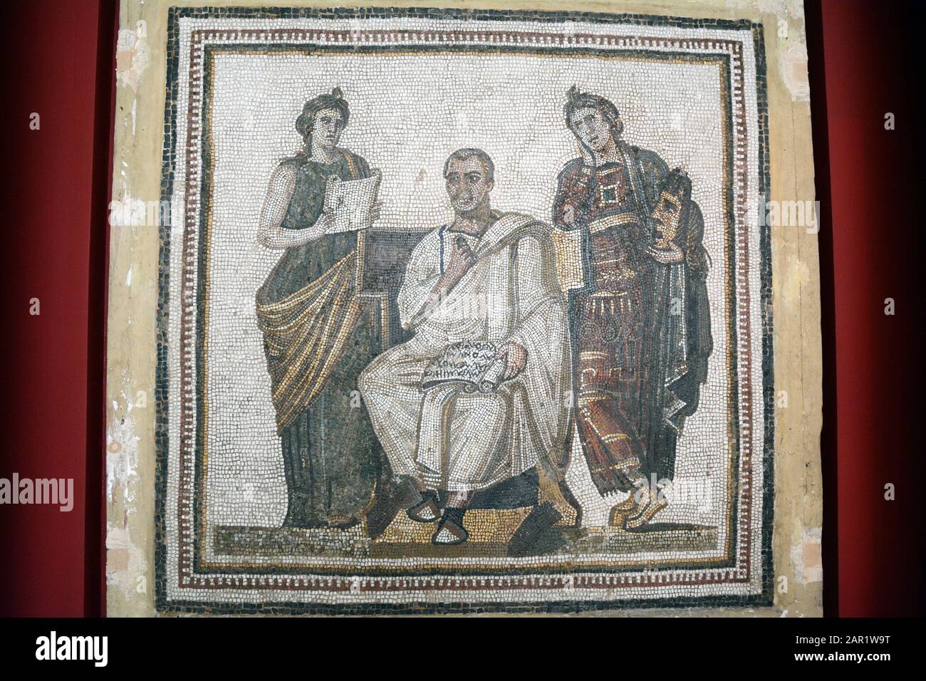 Ein römisches Mosaik des Dichters Virgil und zweier Musen Calliope und Polymnia, das im Hadrumetum ausgestellt im Bardo National Museum, Tunis, Tunesia, gefunden wurde. Stockfoto
