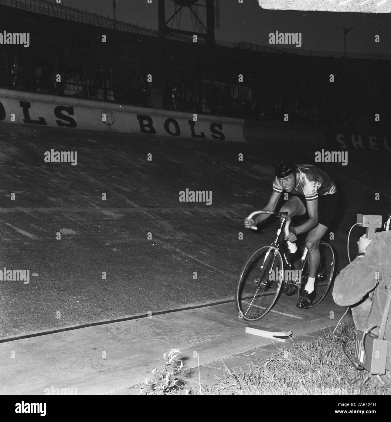 Radweltmeisterschaften, letzte Verfolgungs-Amateure. Bongers in Aktion Datum: 25. August 1967 Ort: Amsterdam Schlagwörter: Bahnradsport, Name der Sportperson: Bongers, Gert Stockfoto
