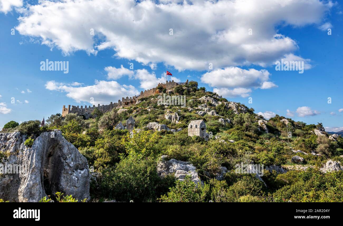 Üçağız ist einer der verborgenen Orte von Antalya. Dieser Ort wird meist als der alte Name "Kekova" bezeichnet. Kekova ist eine alte Lykische Stadt Stockfoto