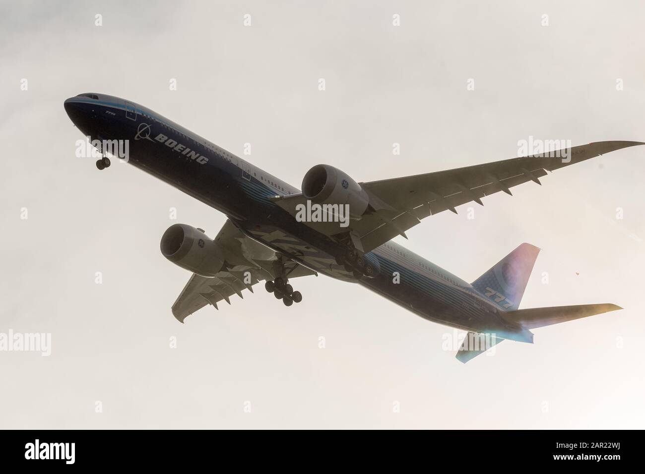 Everett, Washington, USA - 25. Januar: Boeings 777X startet auf seinem Jungfernflug, nachdem die ersten beiden Testflüge witterungsbedingt verzögert wurden Stockfoto