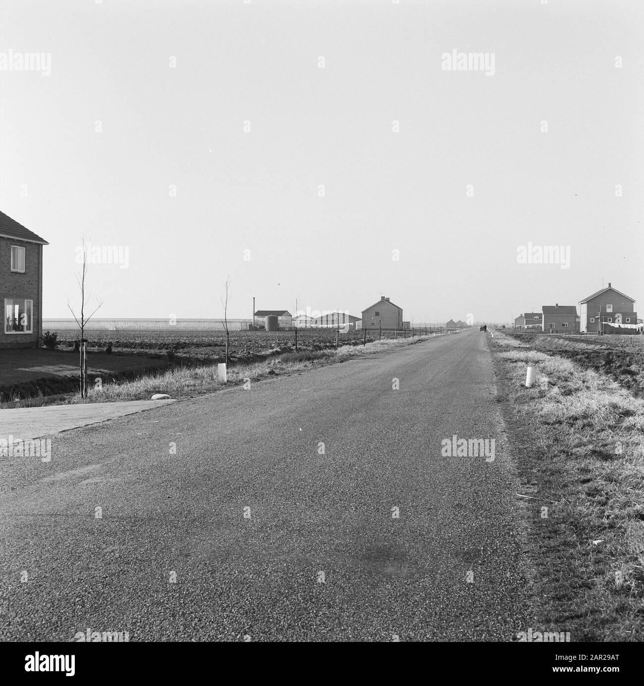 Freizeitgelände, Flughäfen, Ausbau, Start- und Landebahnen, Arbeiter, Dumping, Betonmörtel, Verteilermaschinen, Lichtelemente, Verstärkungsgitter Datum: August 1967 Standort: Rotterdam, Zuid-Holland Schlagwörter: Arbeiter, Betonmörtel, Beleuchtungselemente, Erholungsgründe, Start- und Landebahnen, Dumping, Vertriebsmaschinen, Erweiterung, Flughäfen, verstärkendes Netz Stockfoto