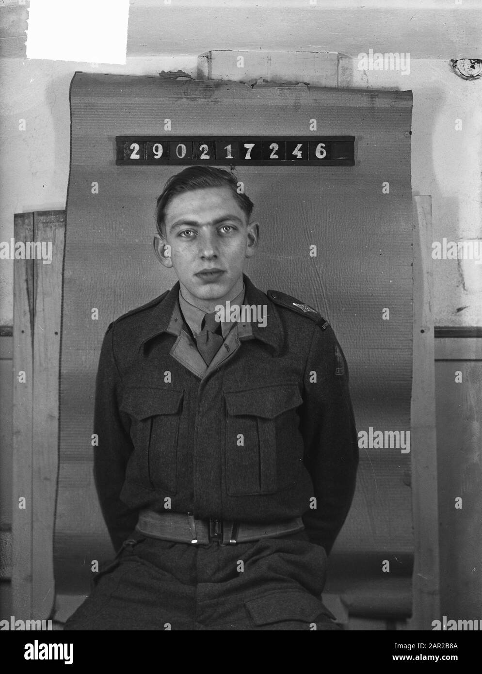 Passfoto Zeeburg 290217246 Anmerkung: Geburtsdatum: 29-2-1917 Datum: 17. Februar 1950 Ort: Amsterdam Schlagwörter: Militär, Porträts Stockfoto