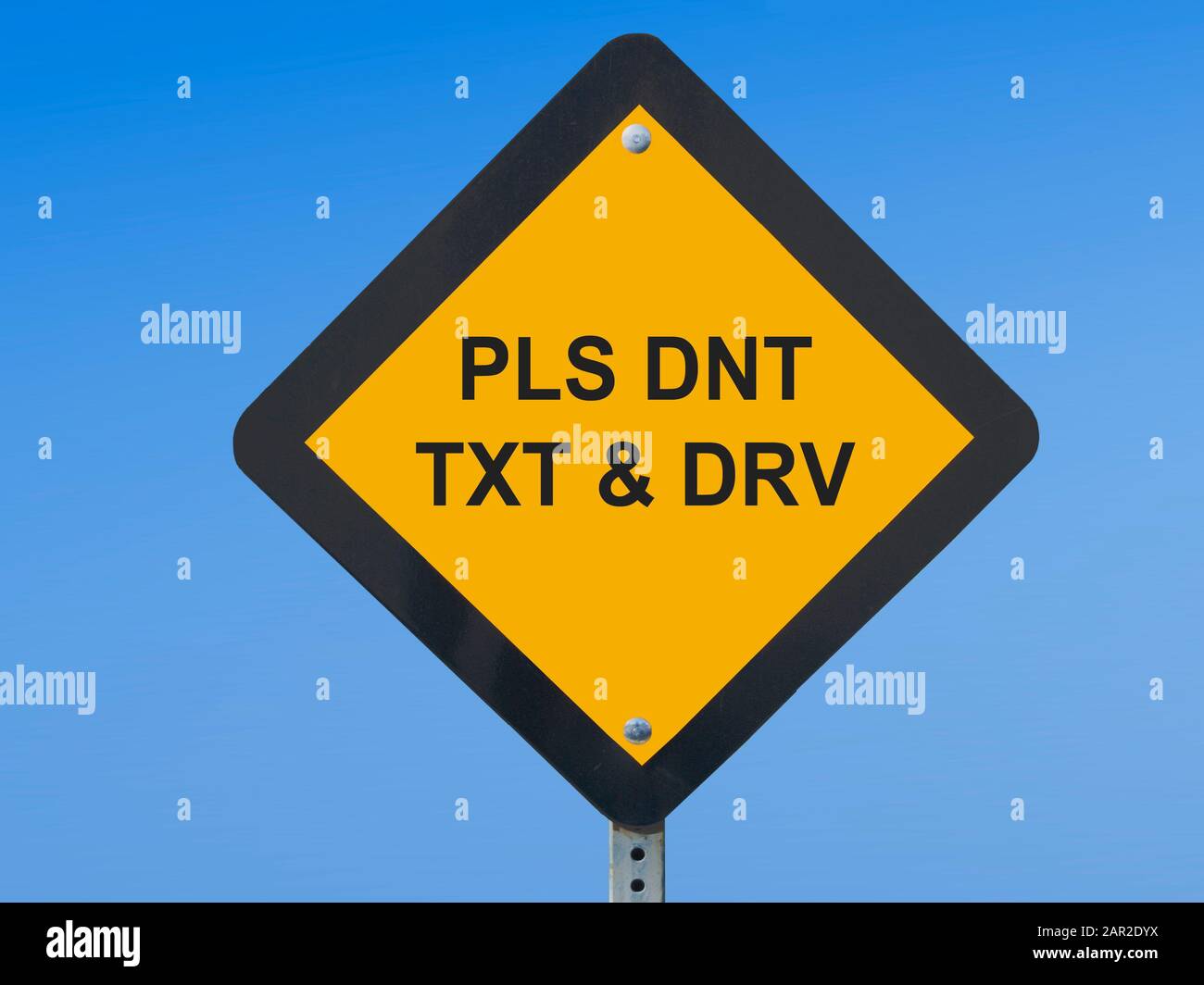 Lustige Verkehrszeichen warnen vor SMS während der Fahrt Stockfoto