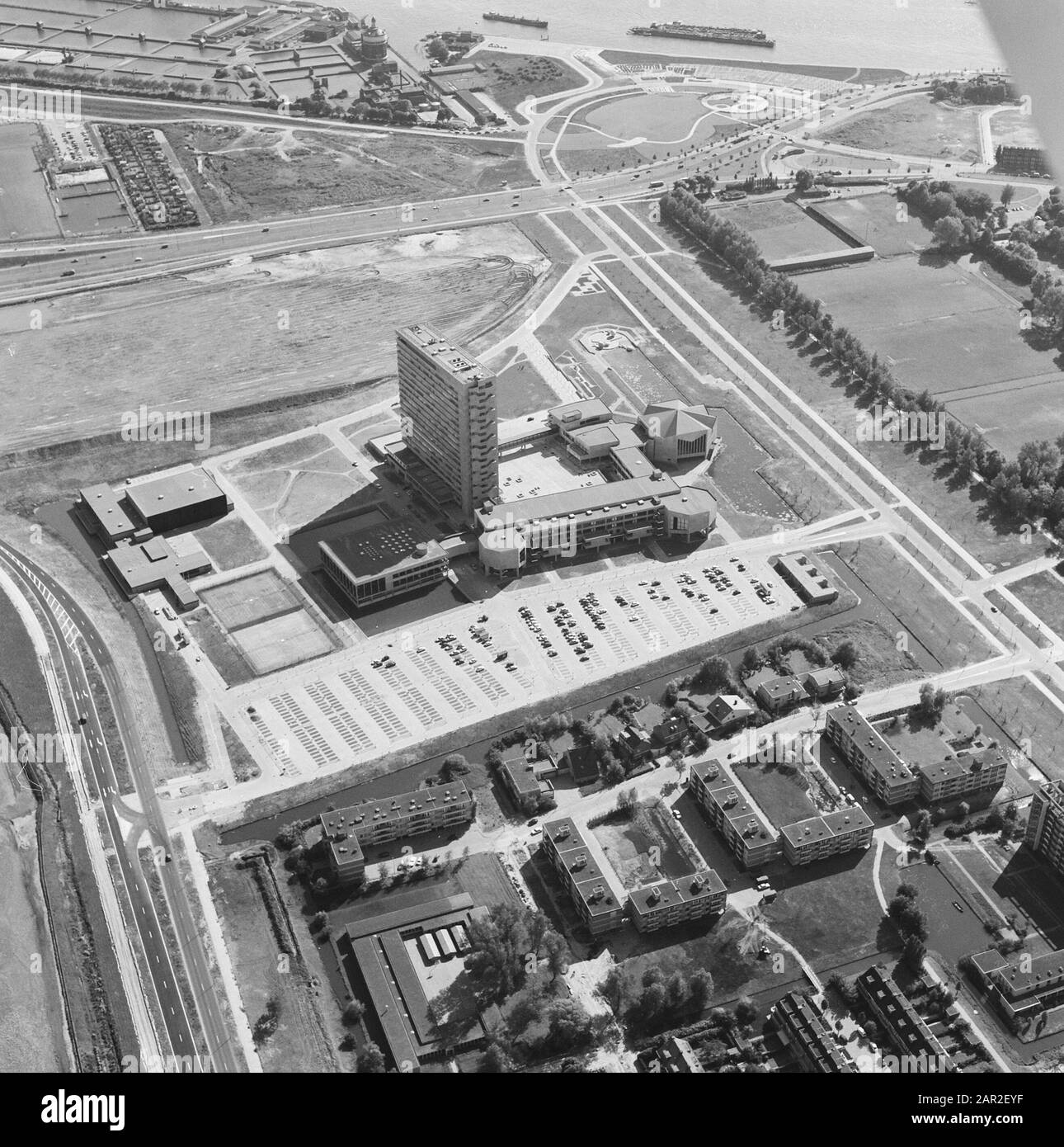 Stadtansichten, Bausteine, Parkplätze Datum: Undatierte Schlüsselwörter: Bausteine, Parkplätze, Stadtansichten Stockfoto
