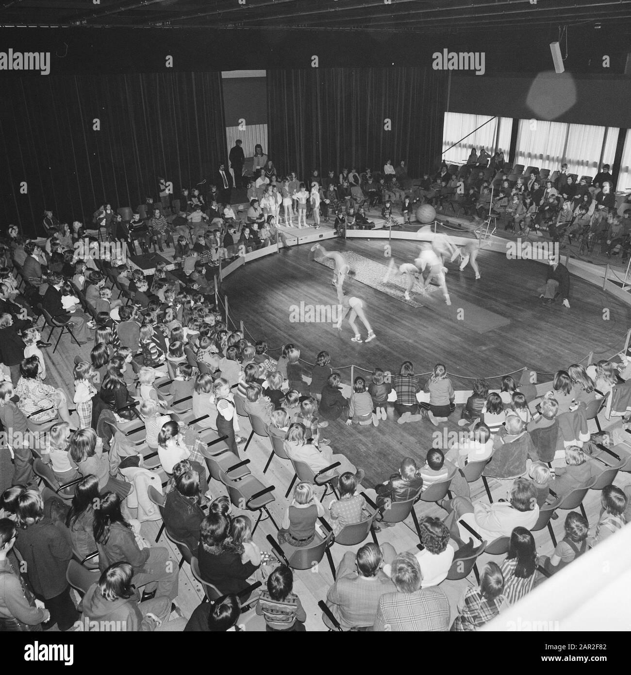 Gebäude, Aufführungen, Publikum, den dullaert Datum: Undatierte Schlüsselwörter: Gebäude, Publikum, Vorstellungen Personenname: Den dullaert Stockfoto