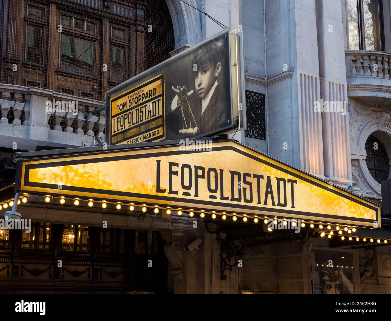 Leopoldstadt, Sir Tom Stoppard spielen im Wyndham's Theatre, London, England, Großbritannien, GB. Stockfoto