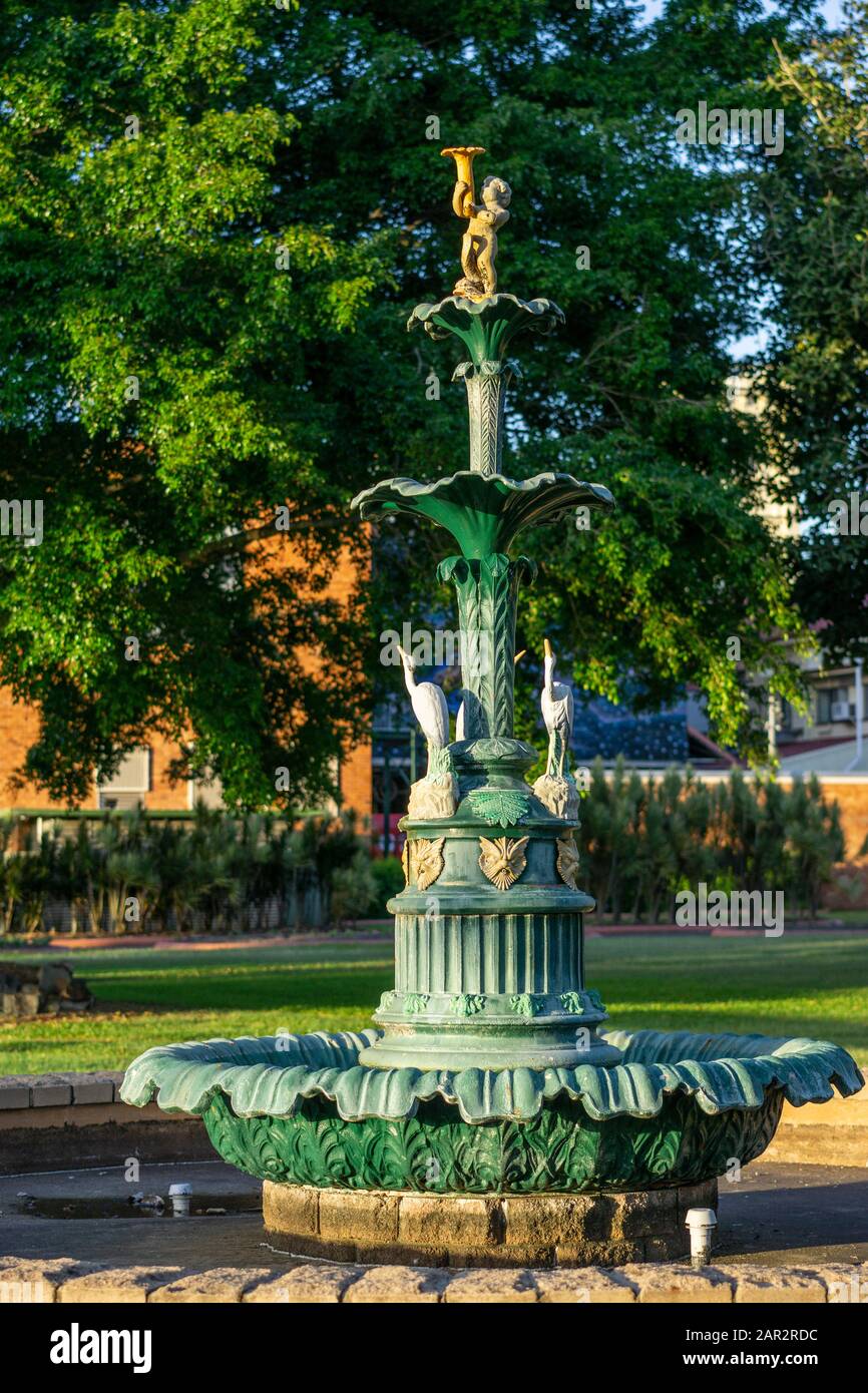Das Melville Memorial oder Fairy Fountain wurde 1890 im Queens Park Maryborough Queensland errichtet Stockfoto