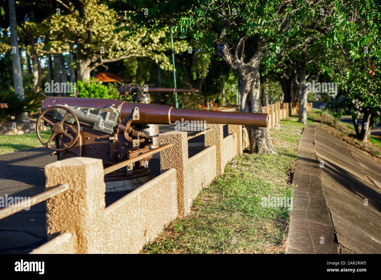 Historische koloniale Marinekanonen im Queens Park am Ufer des Mary River, Maryborough Queensland, ausgestellt Stockfoto