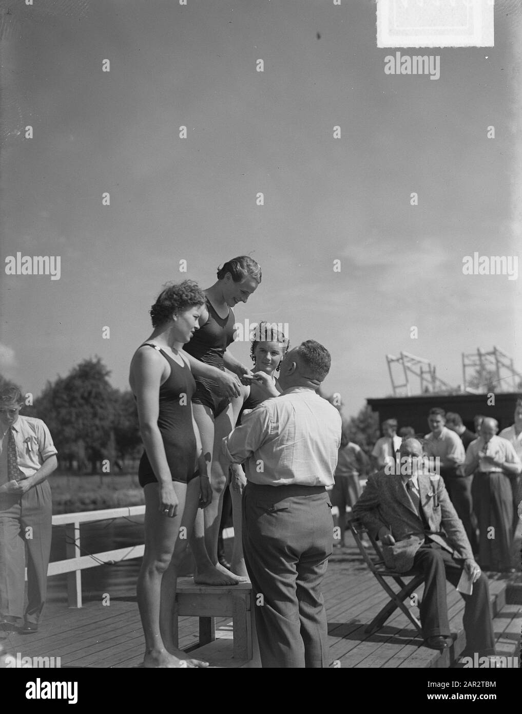 Greetje Wielema auf Plattform 100 Meter Rücken Damen Datum: 6. August 1950 Schlagwörter: Plattformen, Personenname Schwimmen: Greetje Wielema Stockfoto