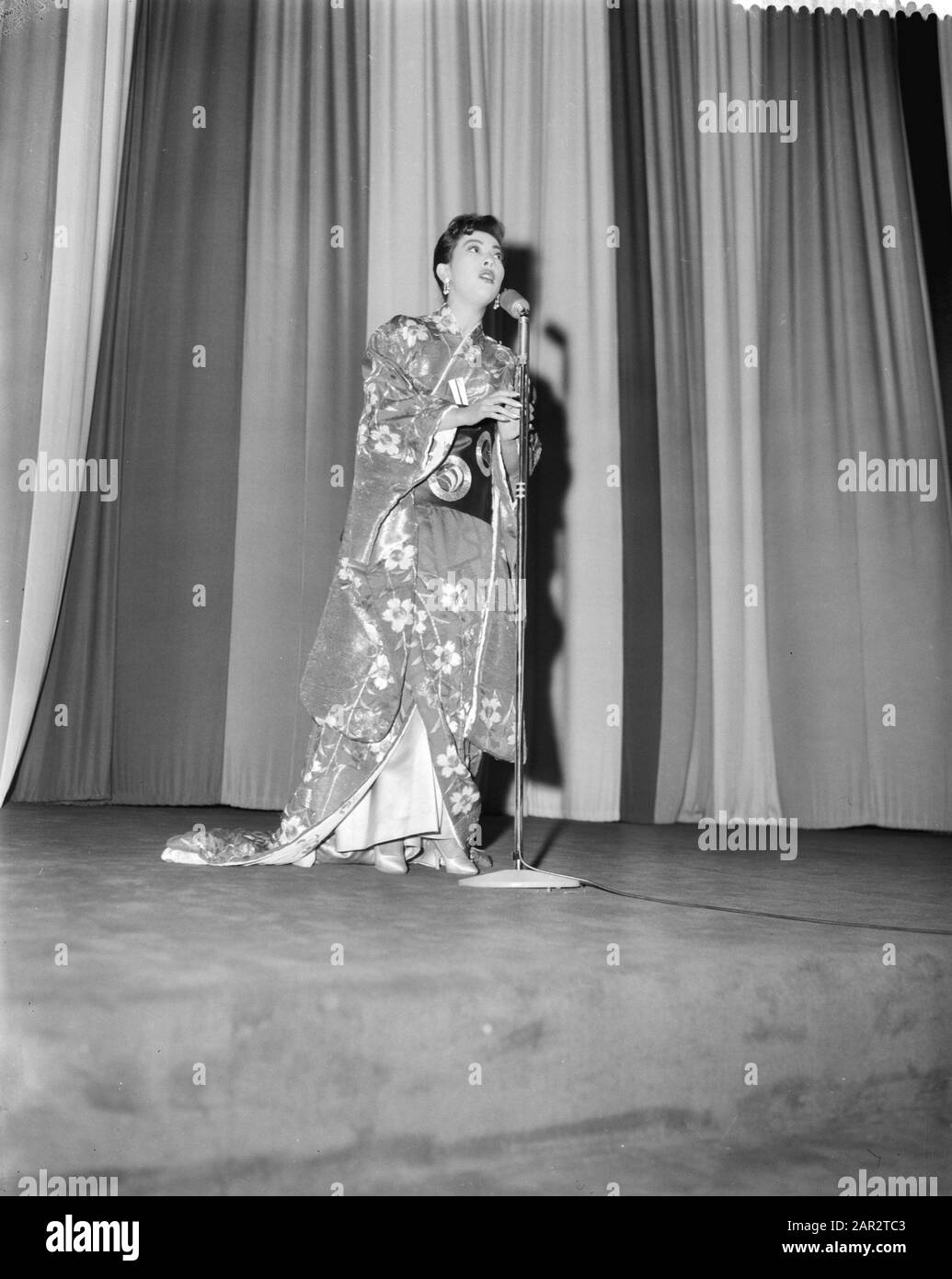 Premierenfilm Sayorana, Fan Dance von Miiko Taka Datum: 13. März 1958 Schlagwörter: Film, Premiere's persönlicher Name: Taka, Miiko Stockfoto