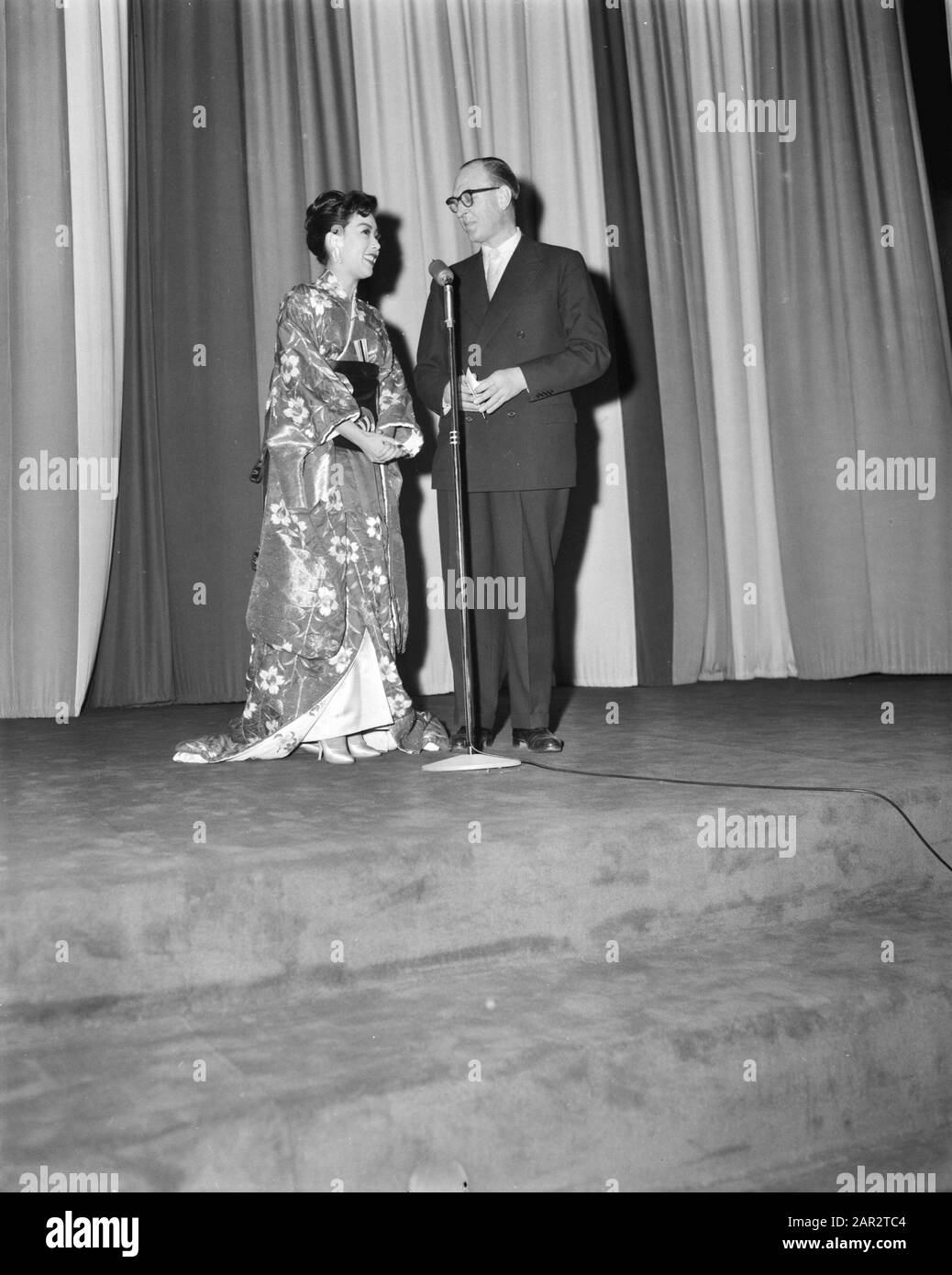 Premierenfilm Sayorana, Fan Dance von Miiko Taka Datum: 13. März 1958 Schlagwörter: Film, Premiere's persönlicher Name: Taka, Miiko Stockfoto