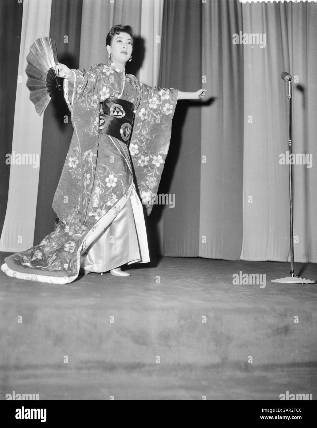 Premierenfilm Sayorana, Fan Dance von Miiko Taka Datum: 13. März 1958 Schlagwörter: Film, Premiere's persönlicher Name: Taka, Miiko Stockfoto