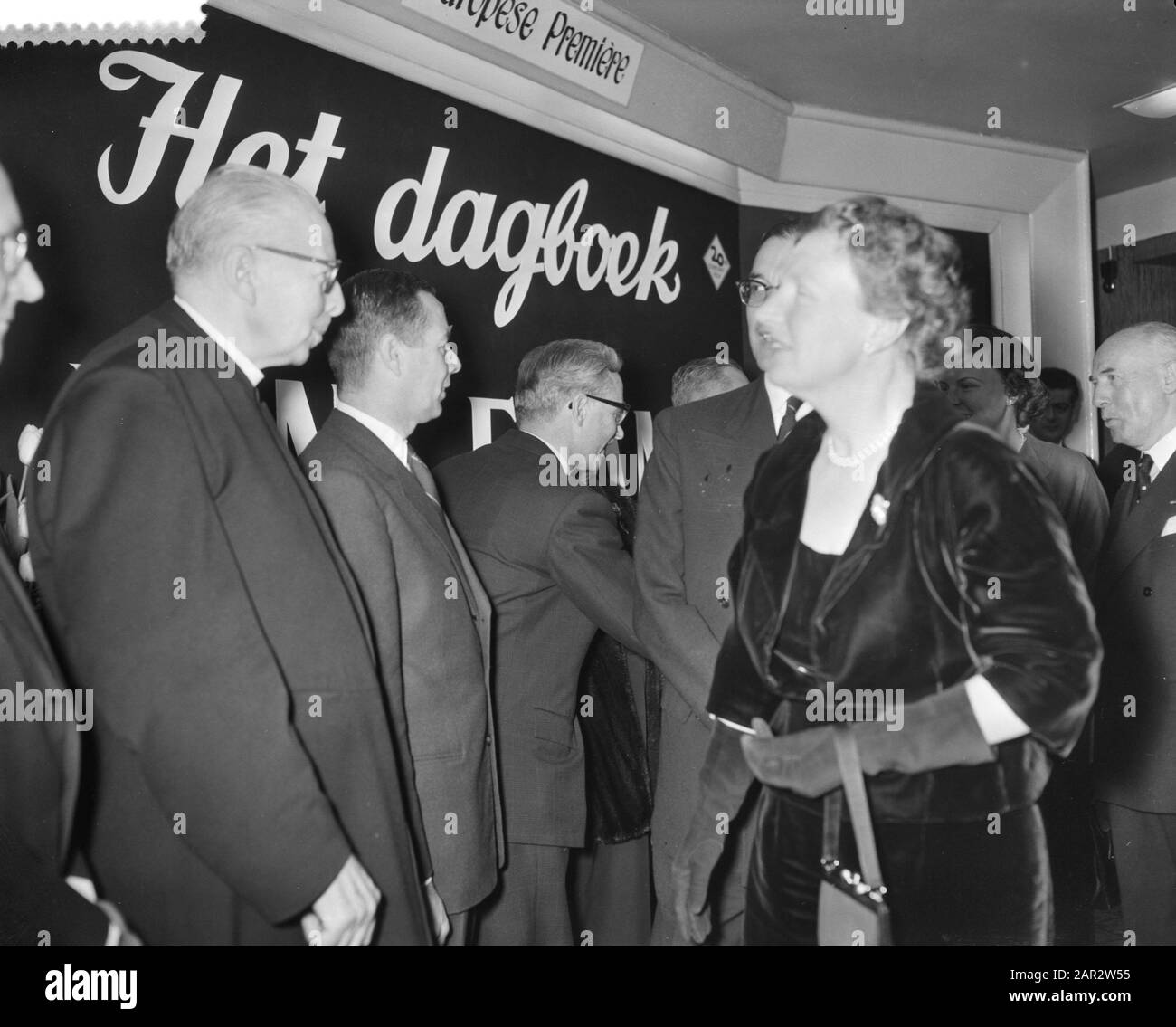 Königin Juliana und Ihre Königliche Hoheit Prinzessin Beatrix nehmen an der Premiere des Films Anne Franks Tagebuch Datum: 16. April 1959 persönlicher Name: Juliana (Königin Niederlande) : Bilsen, Joop van/Anefo Stockfoto