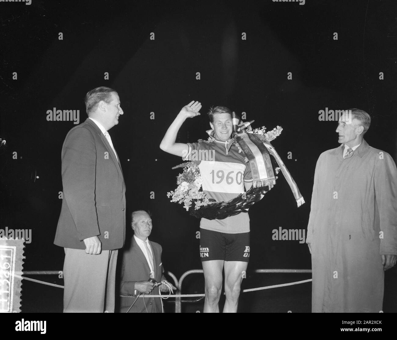 Niederländische Radfahrer-Meisterschaft im Olympiastadion Datum: 9. Juni 1960 Schlagwörter: Radfahr-Meisterschaften-Institution Name: Olympiastadion Stockfoto