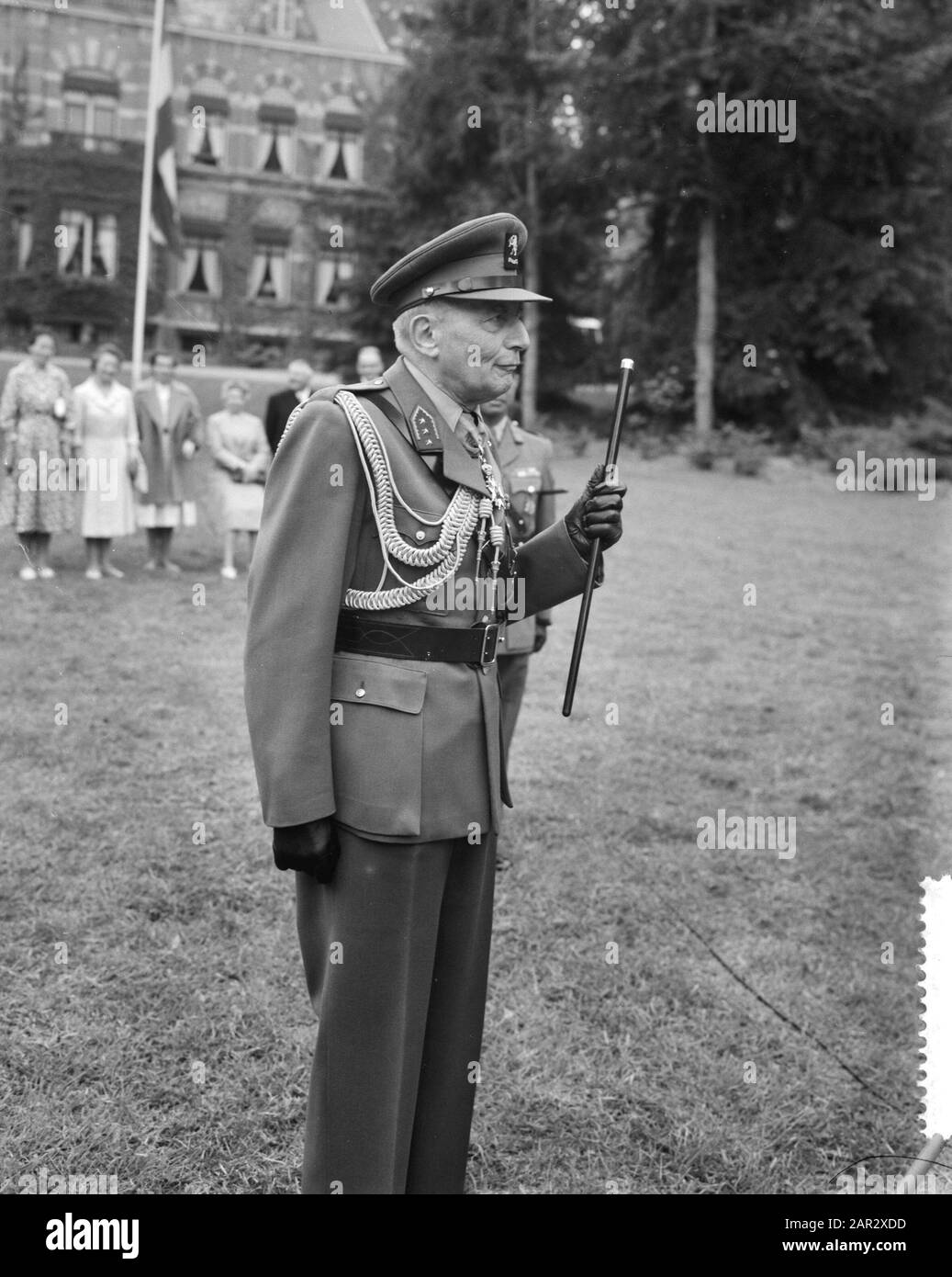 Officersstok für General Baron van Voorst tot Voorst Datum: 16. Juni 1960 Stichwörter: Offiziersstäbe Personenname: Voorst tot Voorst, J.J.G. von Stockfoto