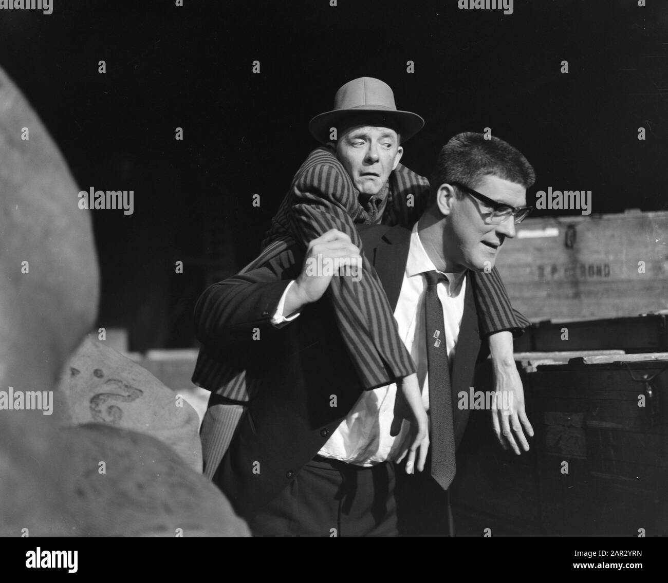 Film Rififi in Amsterdam (unter der Regie von Giovanni Corporate); Anton Geesink (als Detektiv) und Wim Poncia (De Tasse); Stockfoto