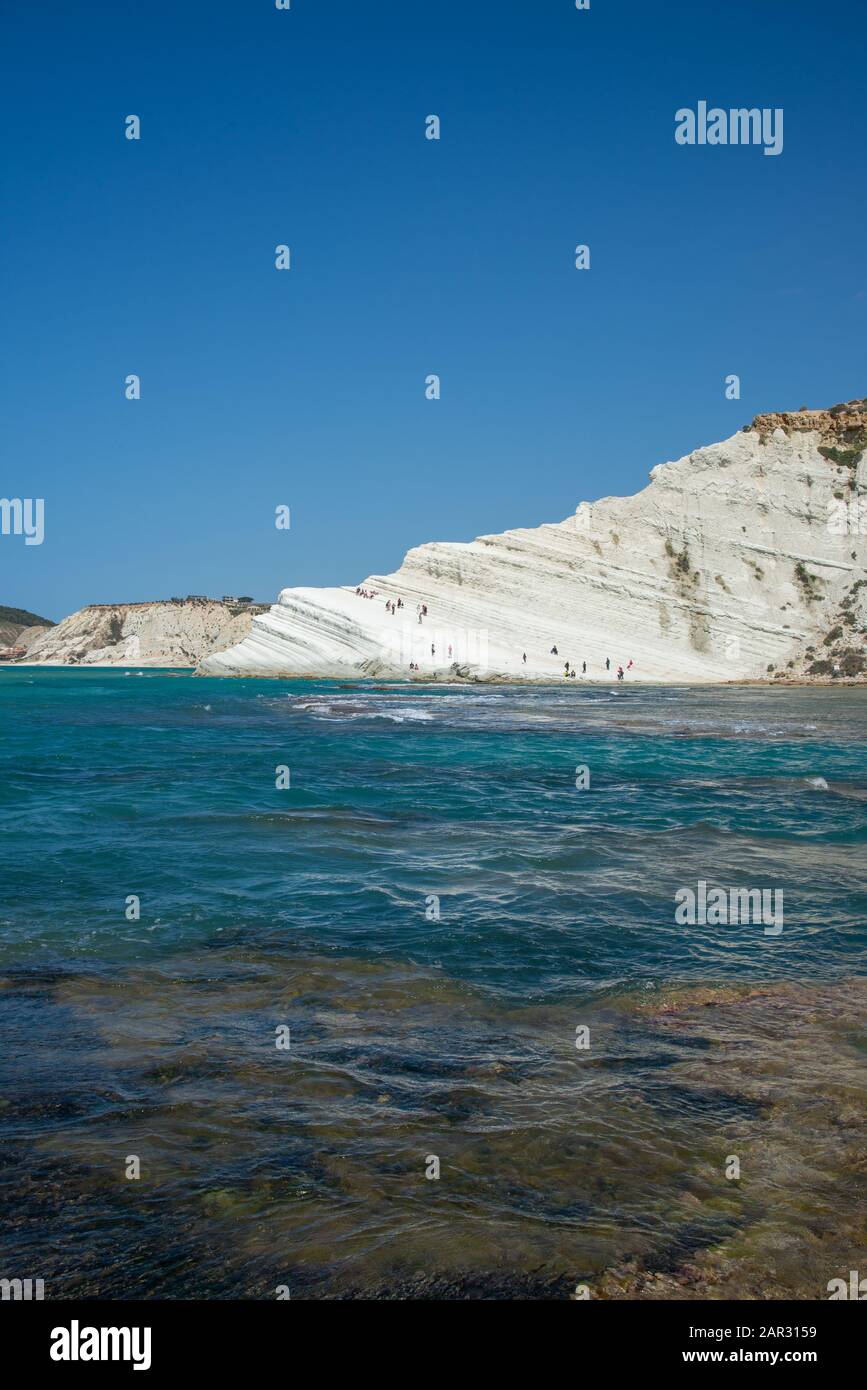 Berühmte Scala del Turci, weiße Sandsteinfelsen in der Nähe von Agrigent auf Sizilien, Italien Stockfoto