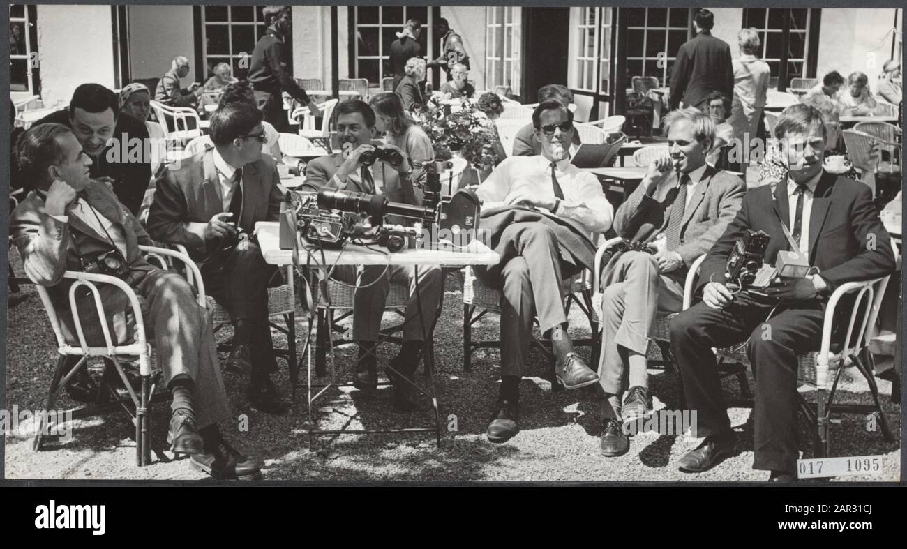 Fotografen, Kameras, Terrassen Datum: 25. Juni 1965 Standort: Low Firesche Schlüsselwörter: Kameras, Fotografen, Terrassen Stockfoto