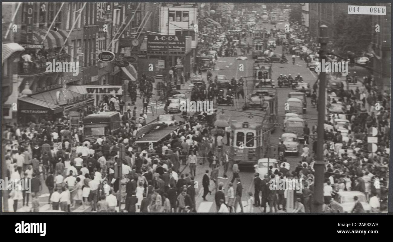 Straßenbilder, Notstand Datum: 14. Juni 1966 Ort: Amsterdam, Noord-Holland Schlüsselwörter: Notfall, Straßenbilder Stockfoto