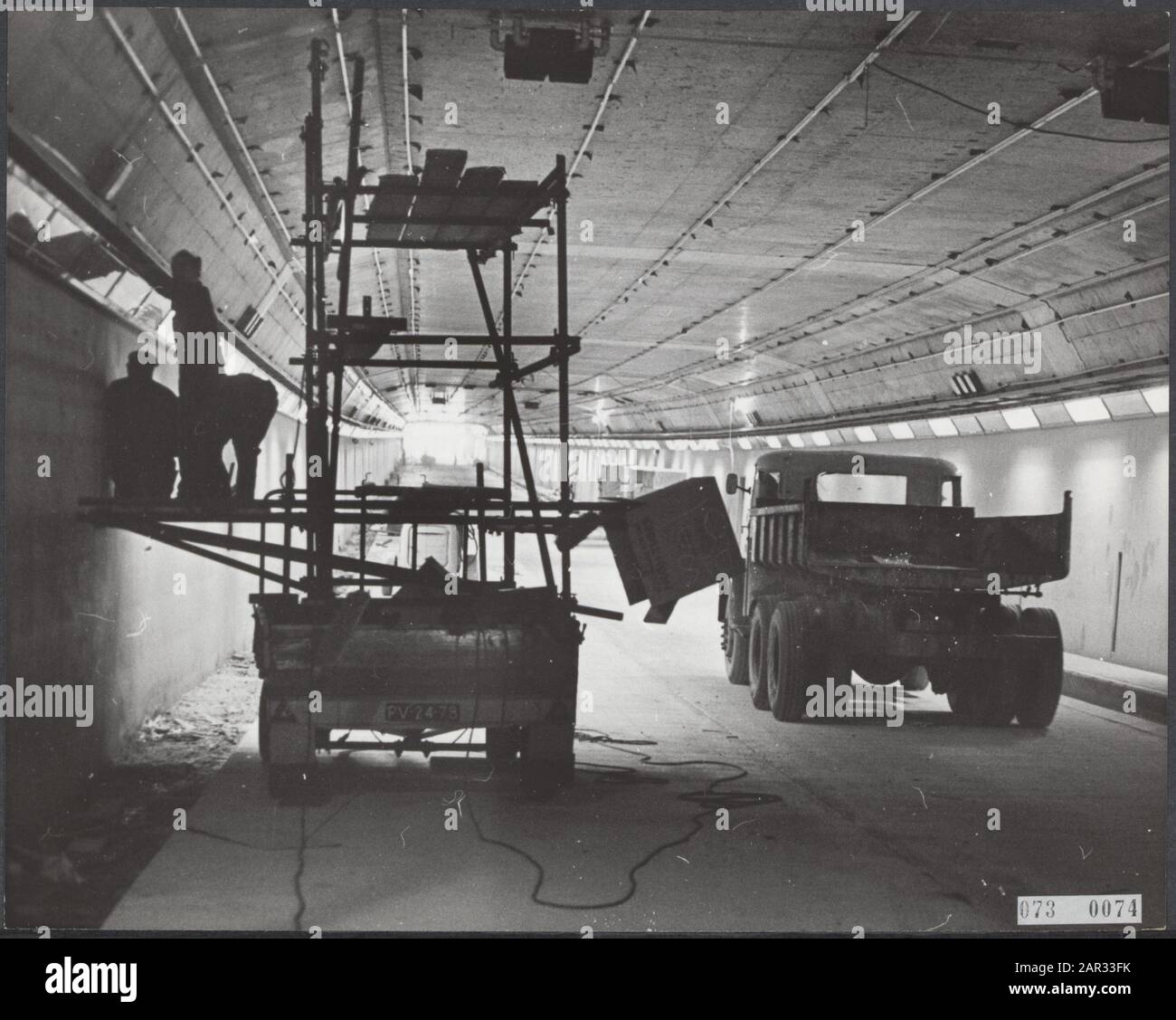 Tunnel, Straßentechnik, Wasserbau Datum: 29. März 1966 Standort: Amsterdam, Noord-Holland Schlüsselwörter: Tunnel, Hydraulikanlage, Straßenbauanstalt Name: Coentunnel Stockfoto