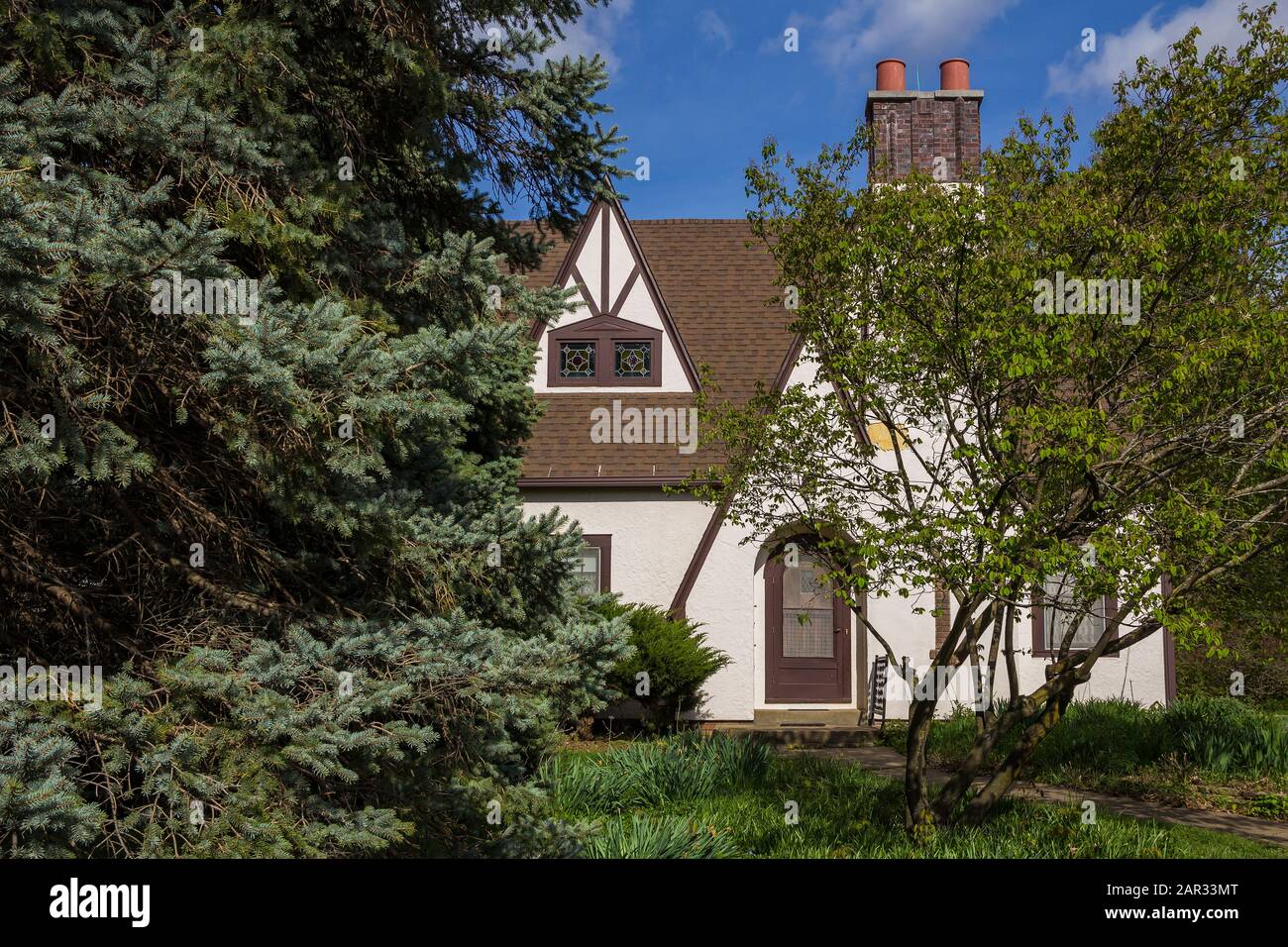 Mai 2019 in Pella, Iowa, USA. Tulip Time Festival Parade von Pellas niederländischer Gemeinde, Blick auf ein Wohnhaus im holländischen Architekturstil Stockfoto