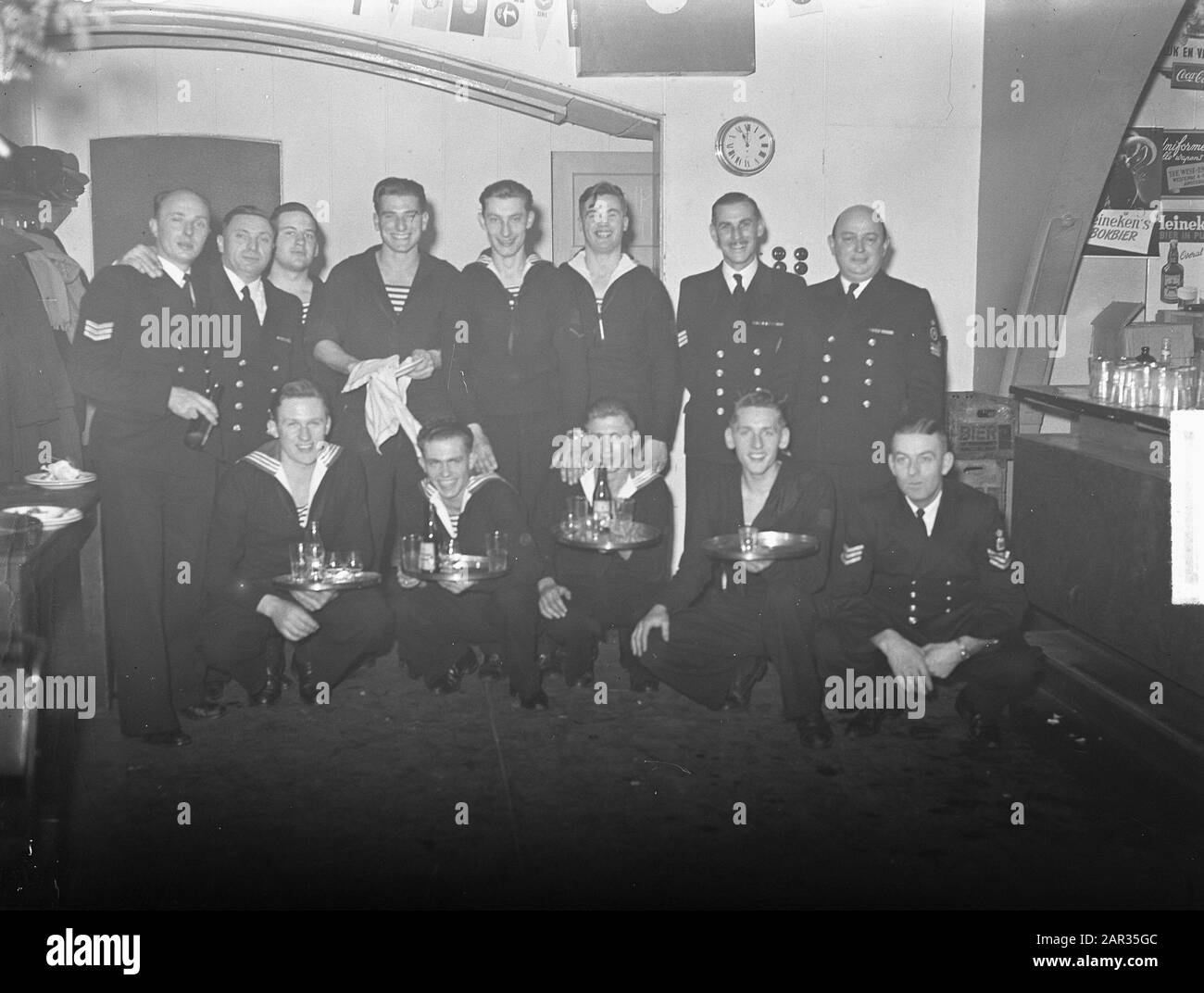 Saint Nicholas fest Marine Kattenburg Datum: 2. Dezember 1950 Schlüsselwörter: Mariniers persönlicher Name: Kattenburg, Sinterklaas Stockfoto
