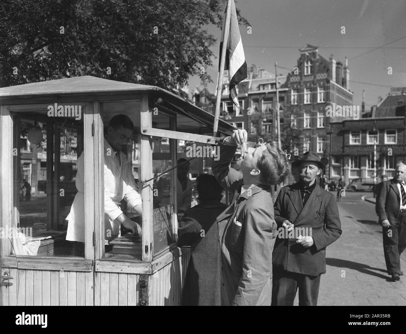 Niederländisch neu an den Verkaufsständen Datum: 31. Mai 1955 Schlagwörter: Verkaufsstände Stockfoto