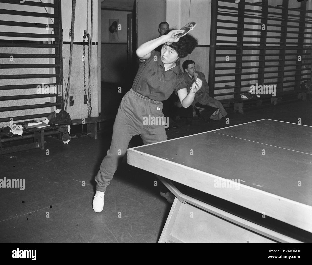 World Table Tennis Championship Lady Trade School Training/Betroffene Datum: 11. April 1955 Ort: Utrechter Schlüsselwörter: Tingle, WORLD KAMPONSHIP persönlicher Name: Fuji Eugshi Stockfoto